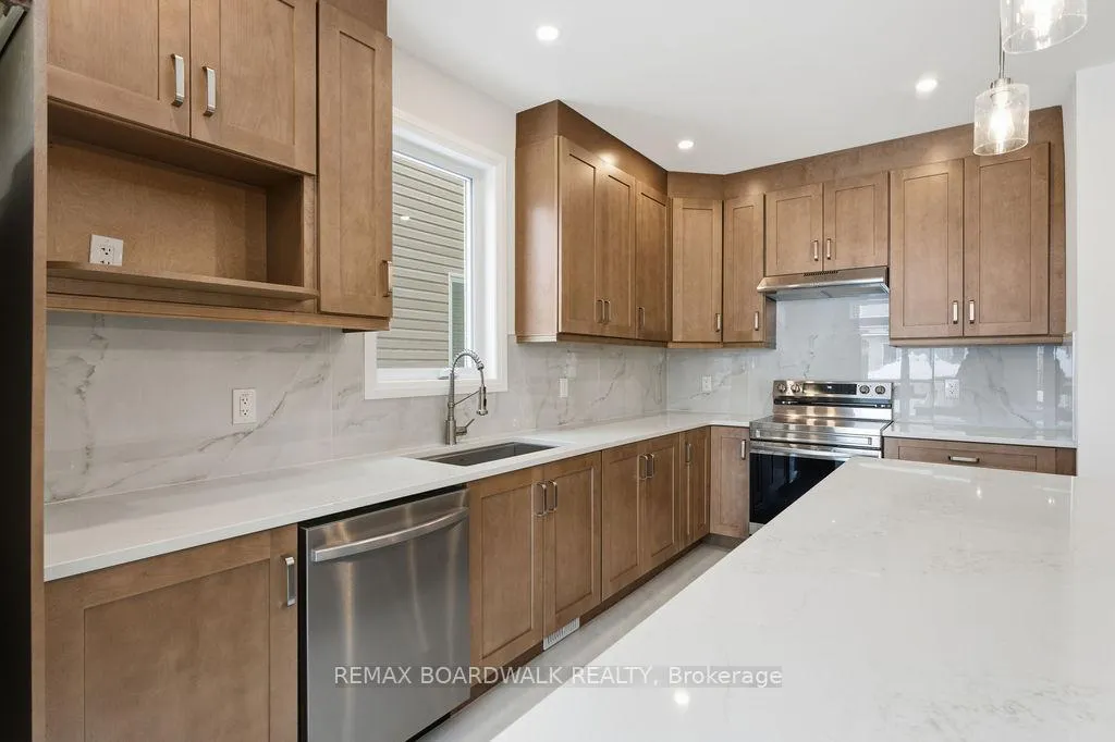 Photo 17 of 210 Harthill Way, Ottawa, Barrhaven - Heritage Park — HOMEH