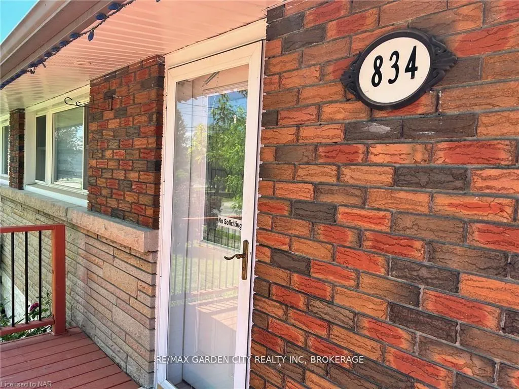 Front of Unit UPPER, 834 David Street