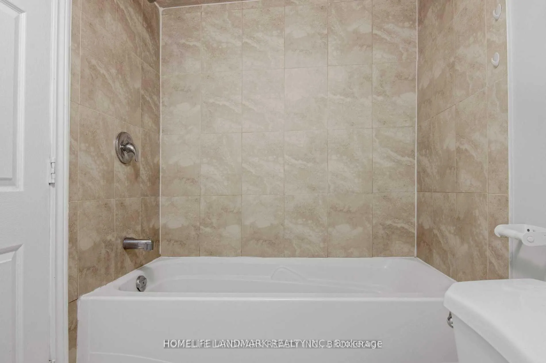 Photo 3 of 26 cormel Street, Vaughan, Maple — HOMEH