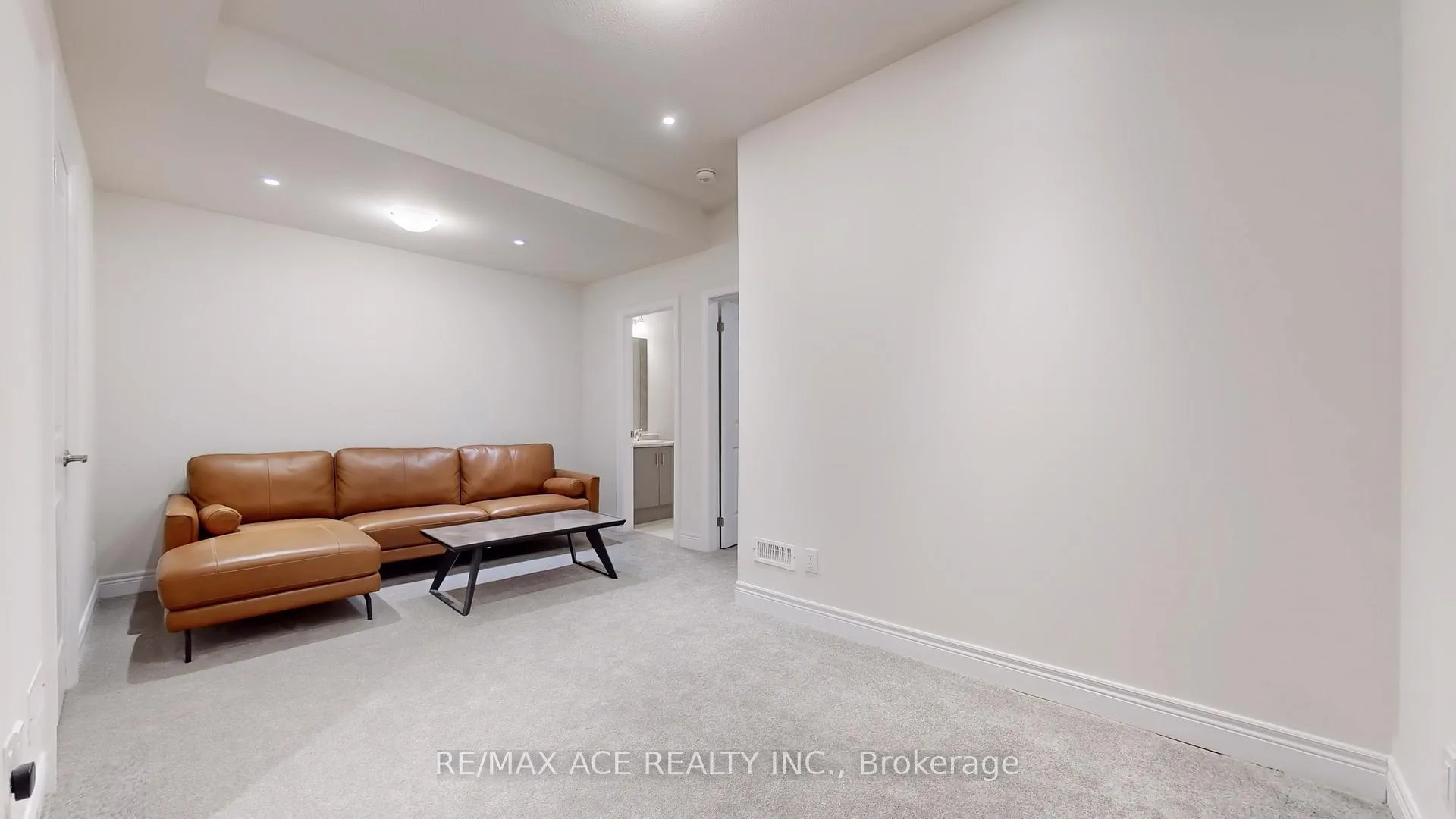 Photo 4 of Unit Bsmt, 38 Deer Ridge Crescent, Whitby, Rural Whitby — HOMEH