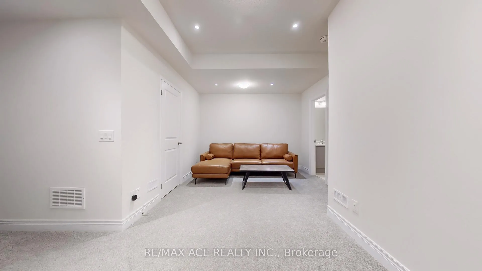 Photo 5 of Unit Bsmt, 38 Deer Ridge Crescent, Whitby, Rural Whitby — HOMEH