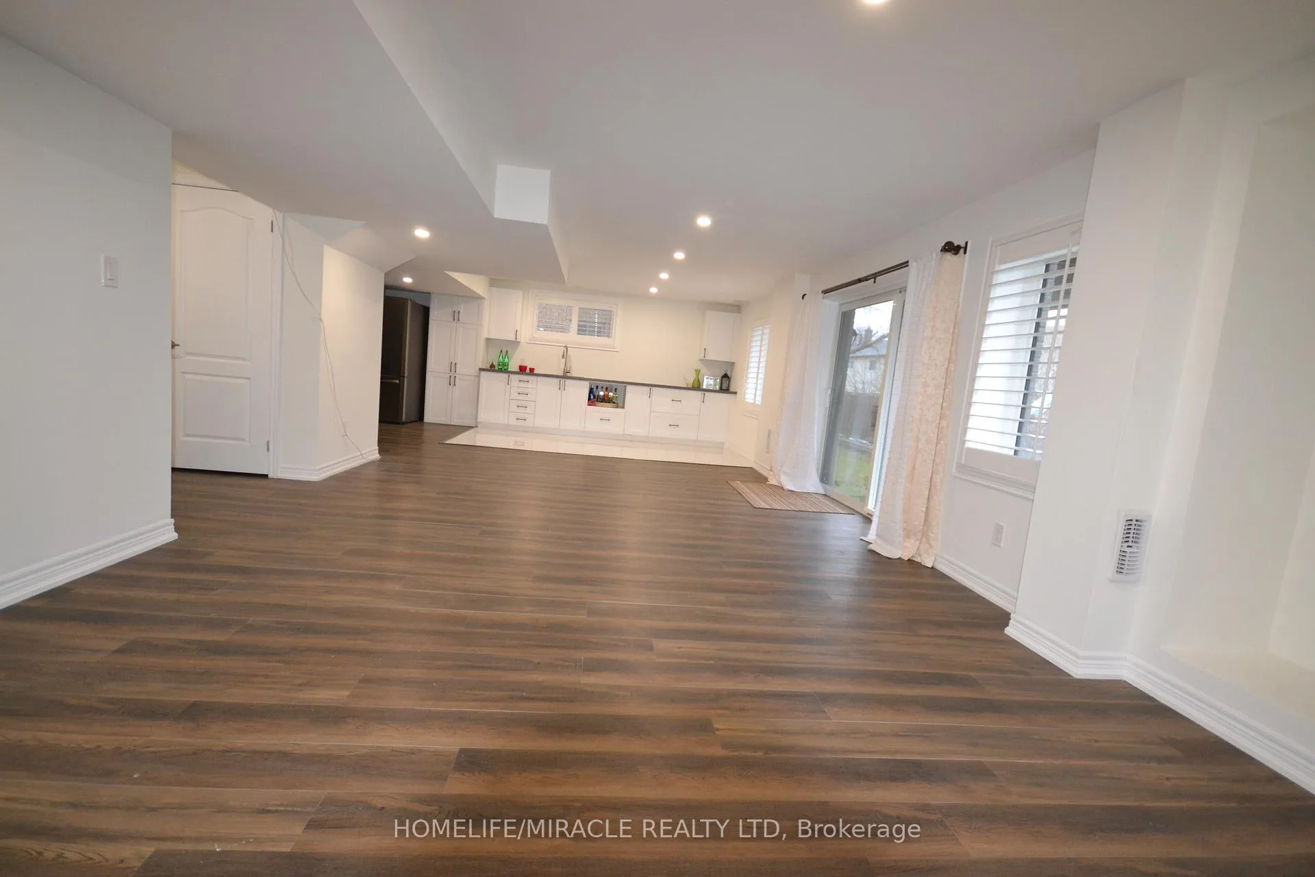 Photo 4 of 28 Sutcliffe Drive, Whitby, Rolling Acres — HOMEH