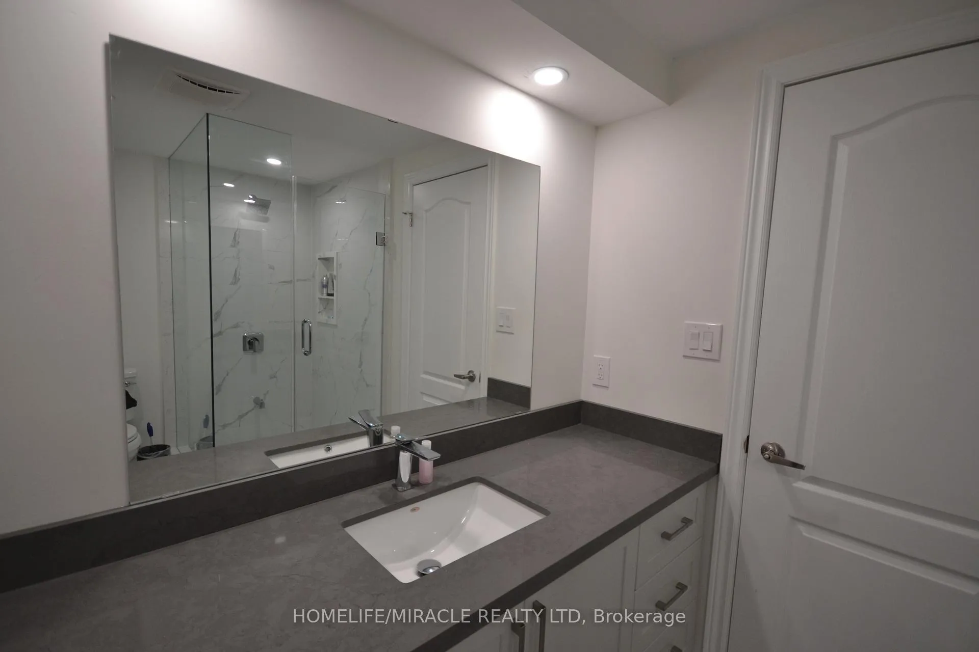 Photo 11 of 28 Sutcliffe Drive, Whitby, Rolling Acres — HOMEH