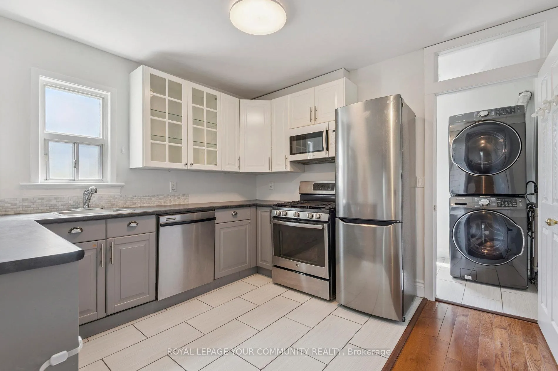 Photo 3 of Unit Unit 2, 10 Coxwell Avenue, Toronto, Greenwood-Coxwell — HOMEH