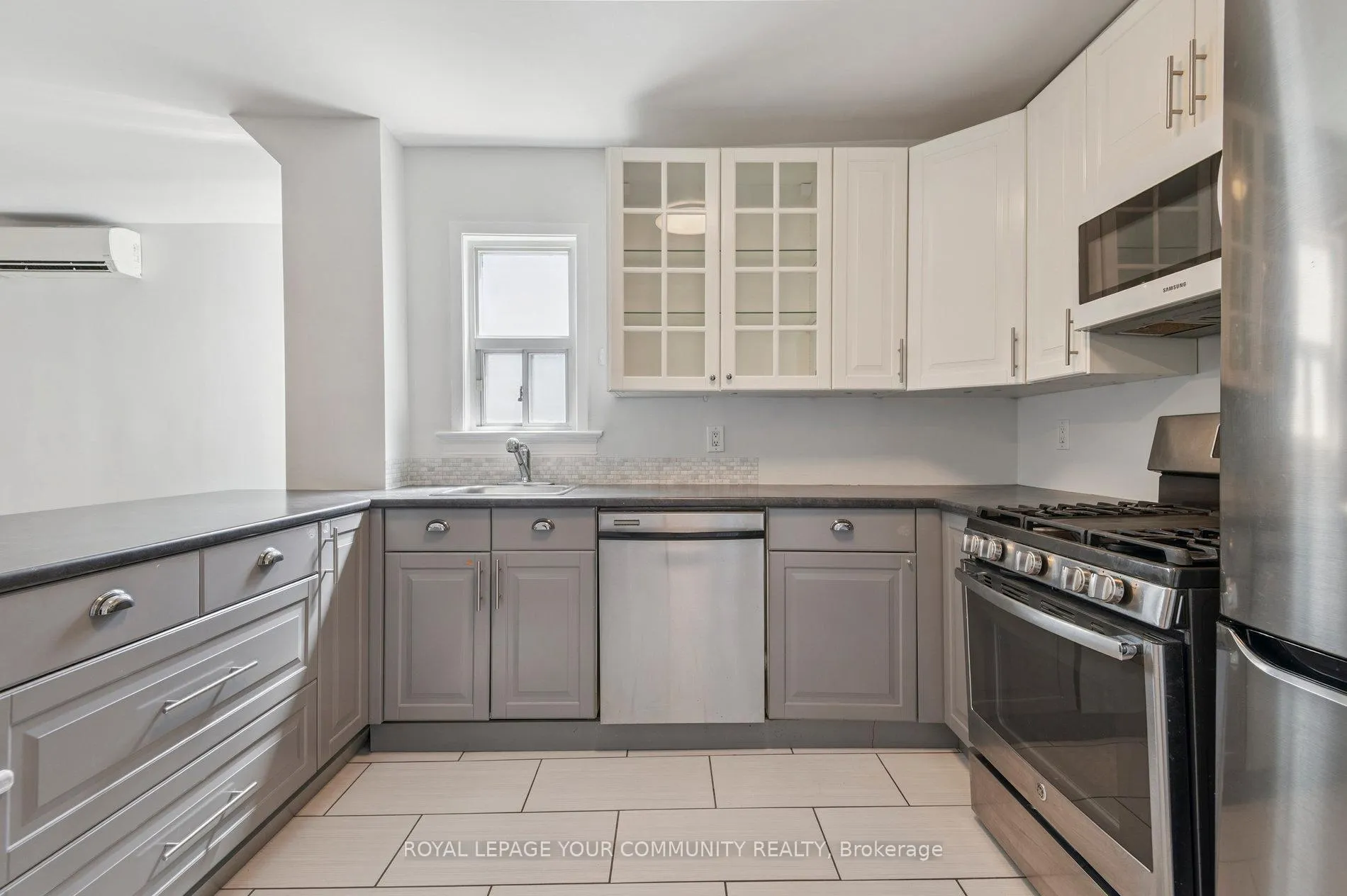 Photo 4 of Unit Unit 2, 10 Coxwell Avenue, Toronto, Greenwood-Coxwell — HOMEH