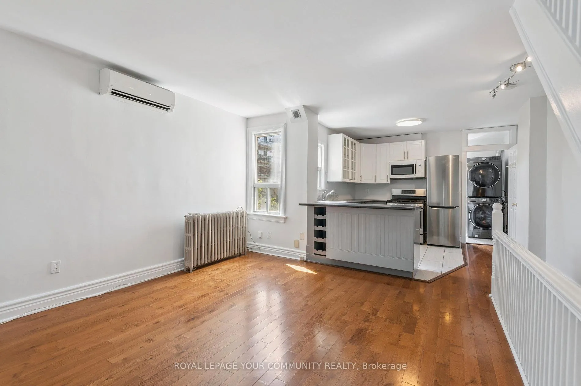 Photo 6 of Unit Unit 2, 10 Coxwell Avenue, Toronto, Greenwood-Coxwell — HOMEH