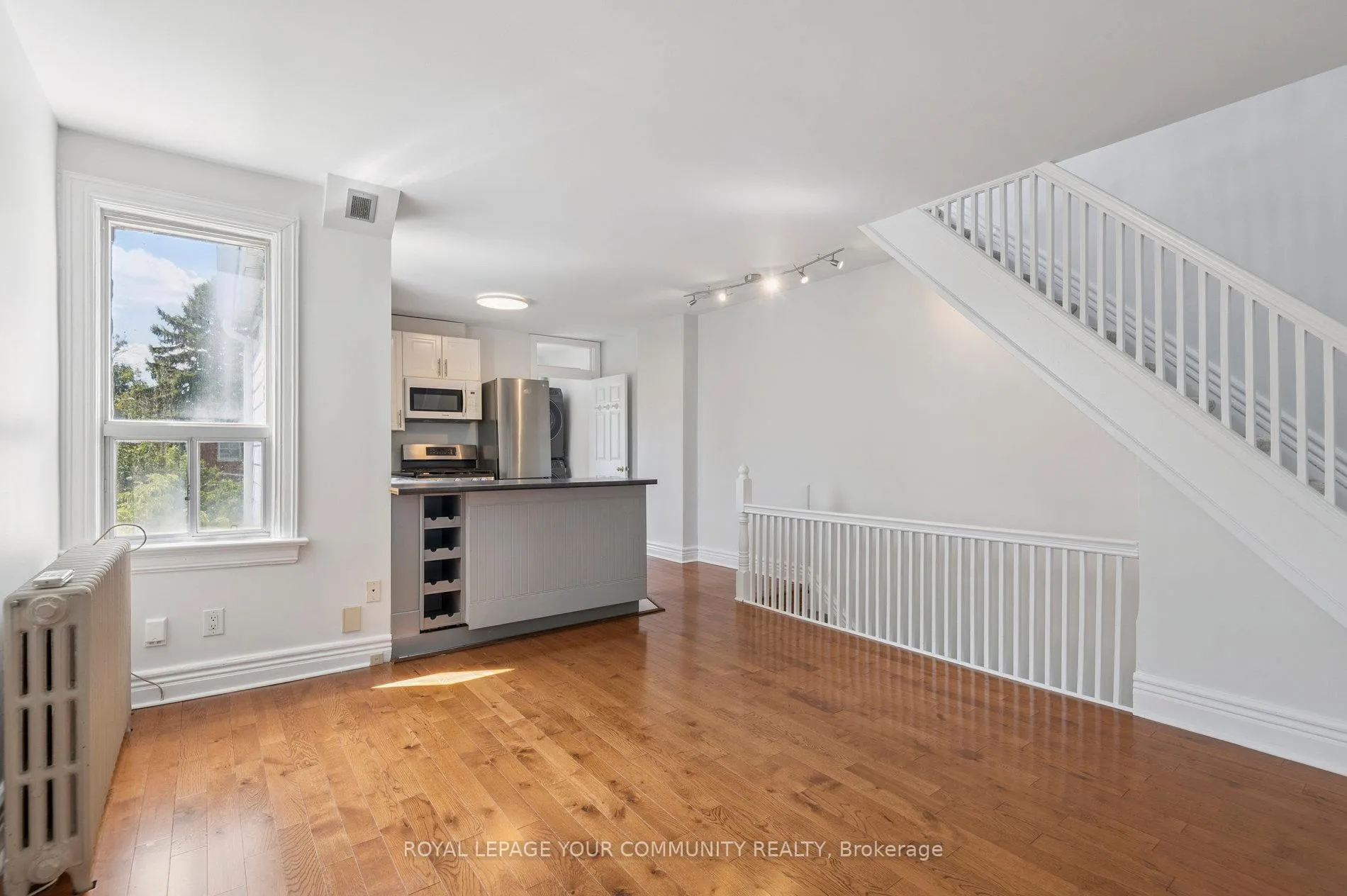 Photo 7 of Unit Unit 2, 10 Coxwell Avenue, Toronto, Greenwood-Coxwell — HOMEH