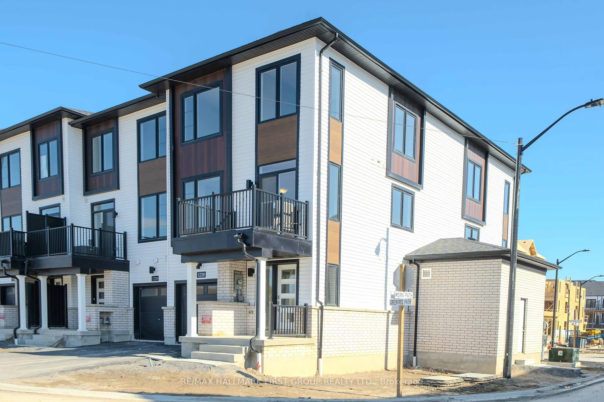 Photo 3 of 1220 Greentree Path, Oshawa, Kedron — HOMEH