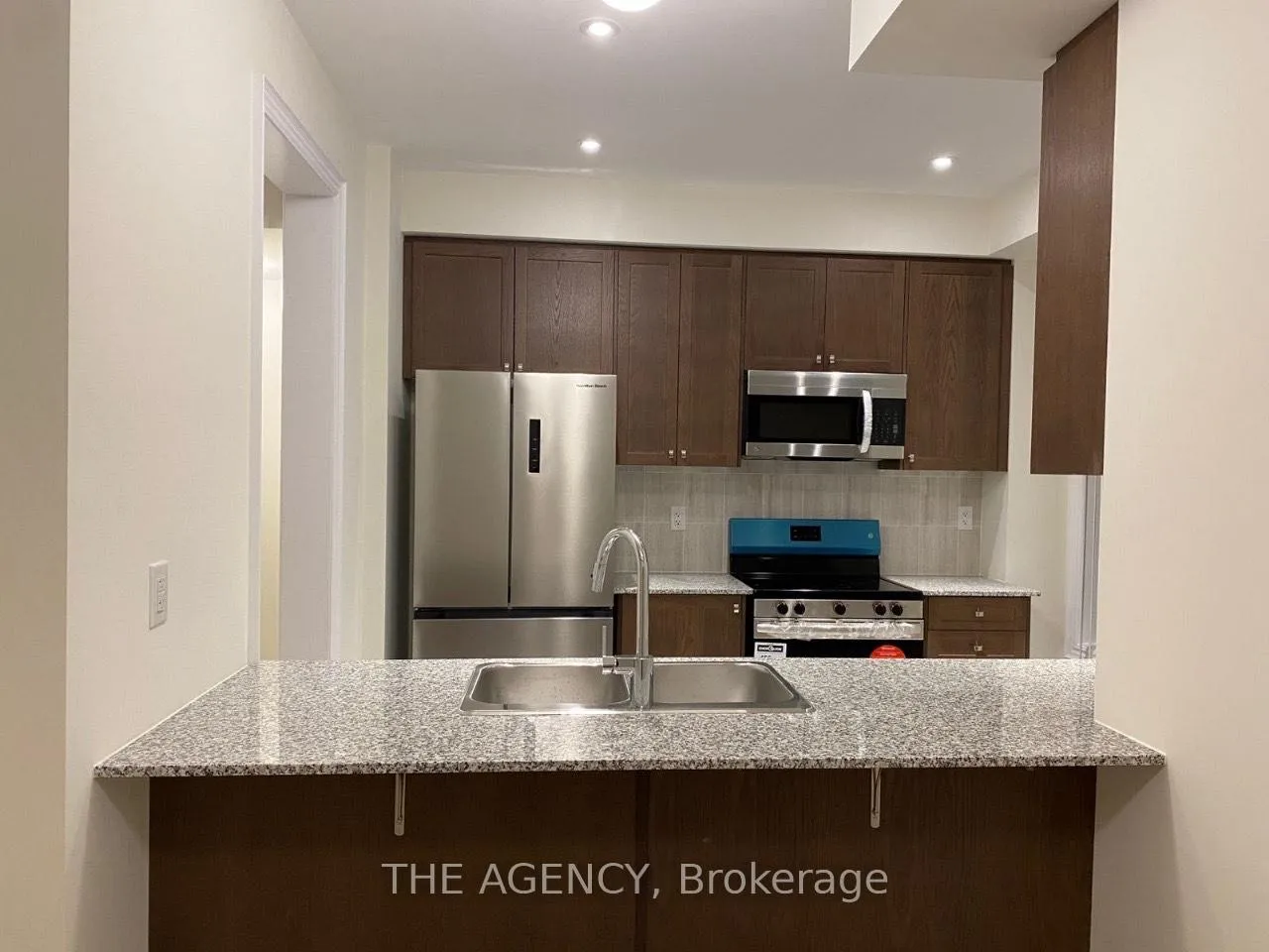 Photo 4 of 106 Thule Street, Vaughan, Vellore Village — HOMEH