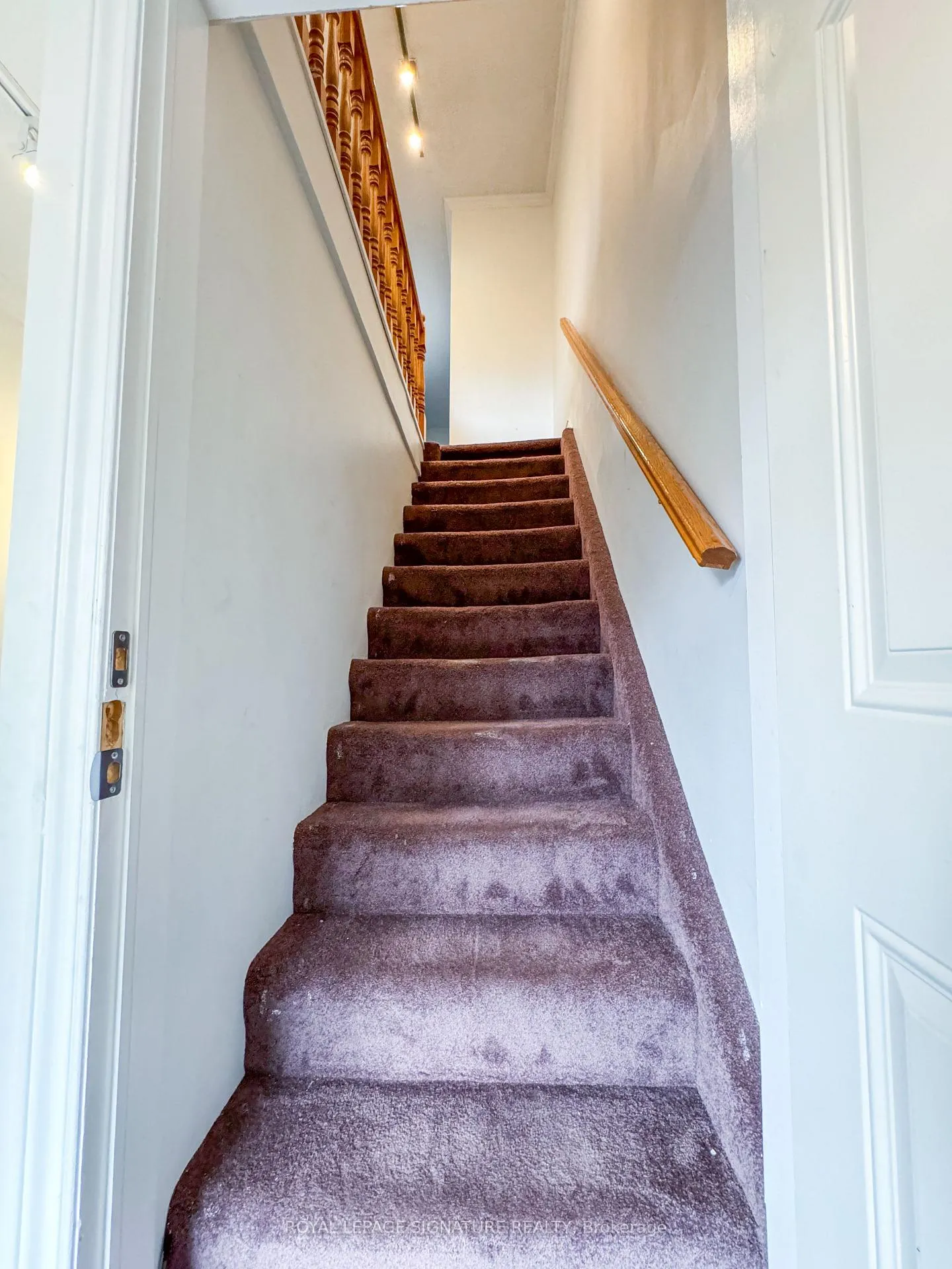 Photo 2 of Unit Upper, 133 Cavell Avenue, Hamilton, Crown Point — HOMEH