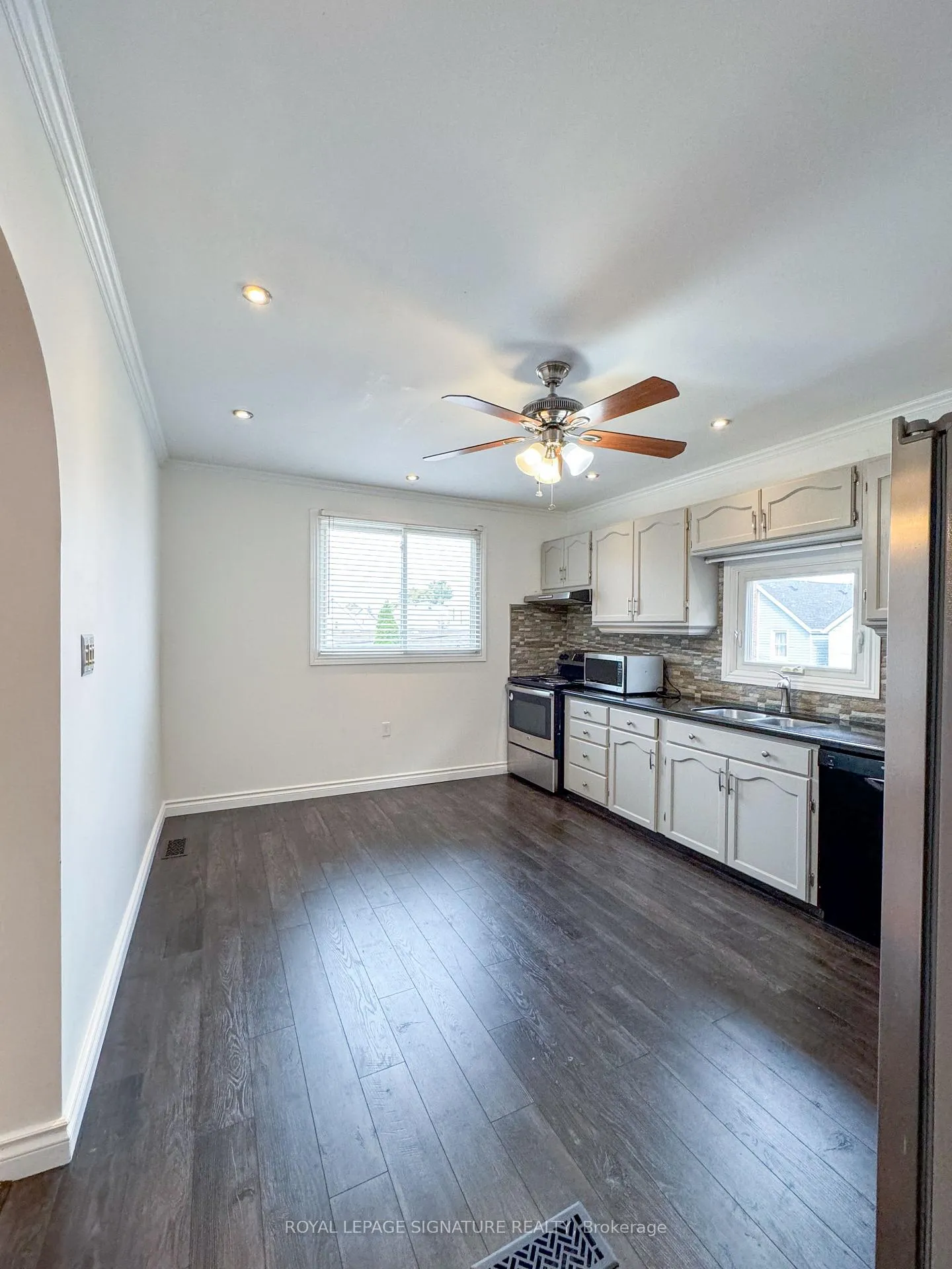 Photo 7 of Unit Upper, 133 Cavell Avenue, Hamilton, Crown Point — HOMEH