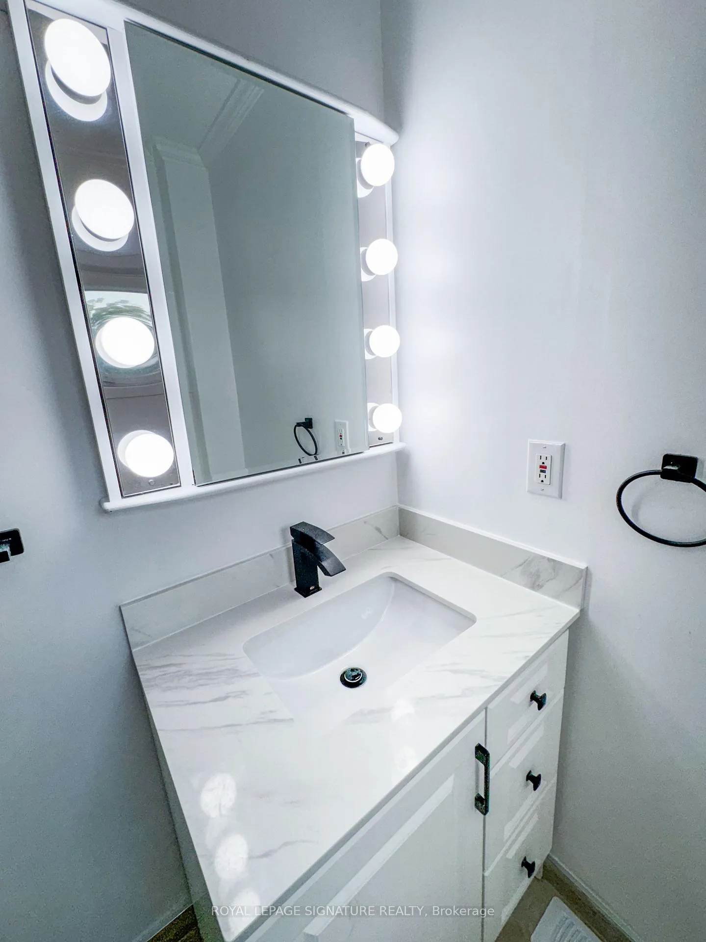 Photo 17 of Unit Upper, 133 Cavell Avenue, Hamilton, Crown Point — HOMEH