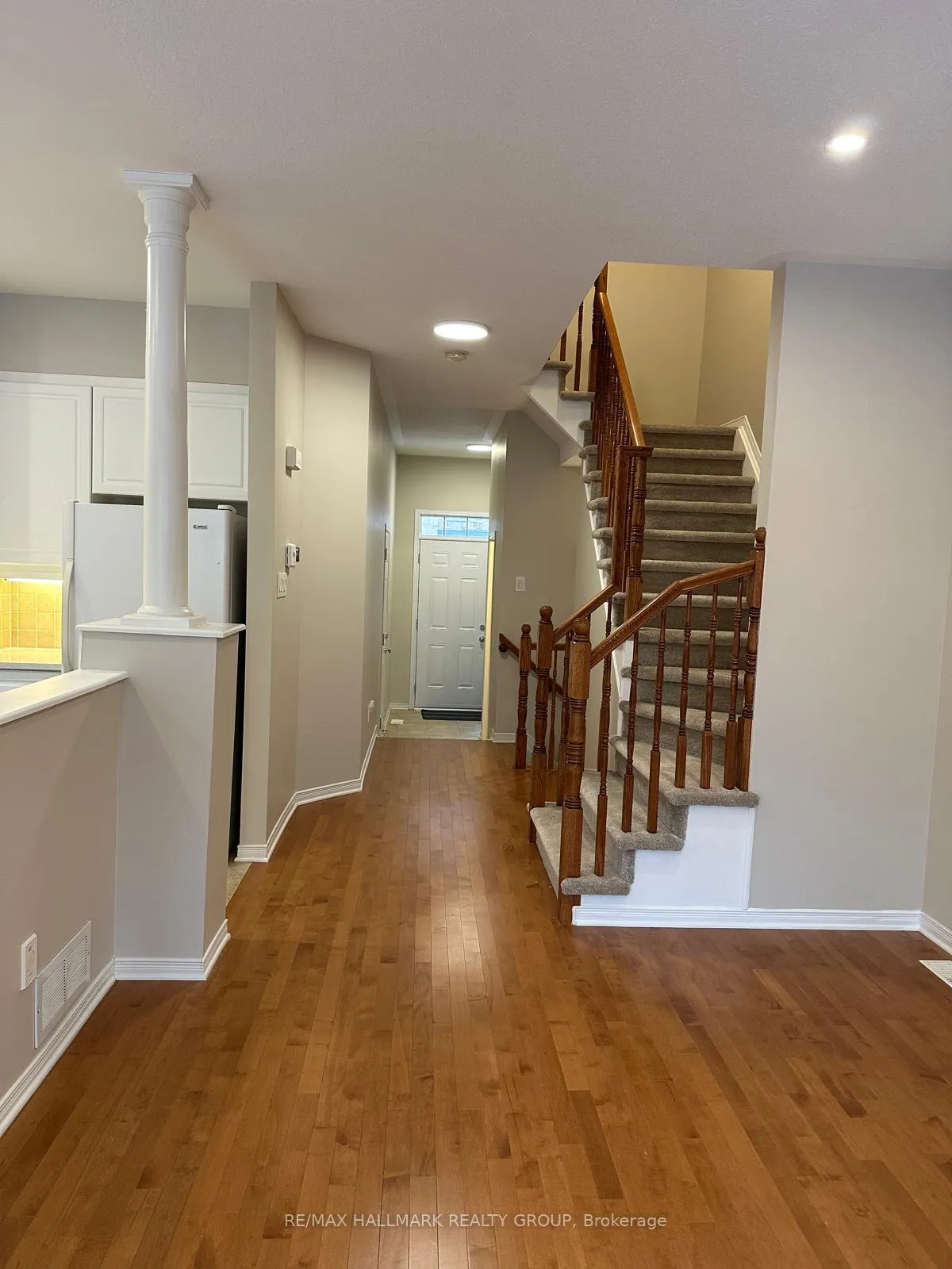 Photo 2 of 252 Badgeley Avenue, Ottawa, Kanata - Kanata Lakes/Heritage Hills — HOMEH