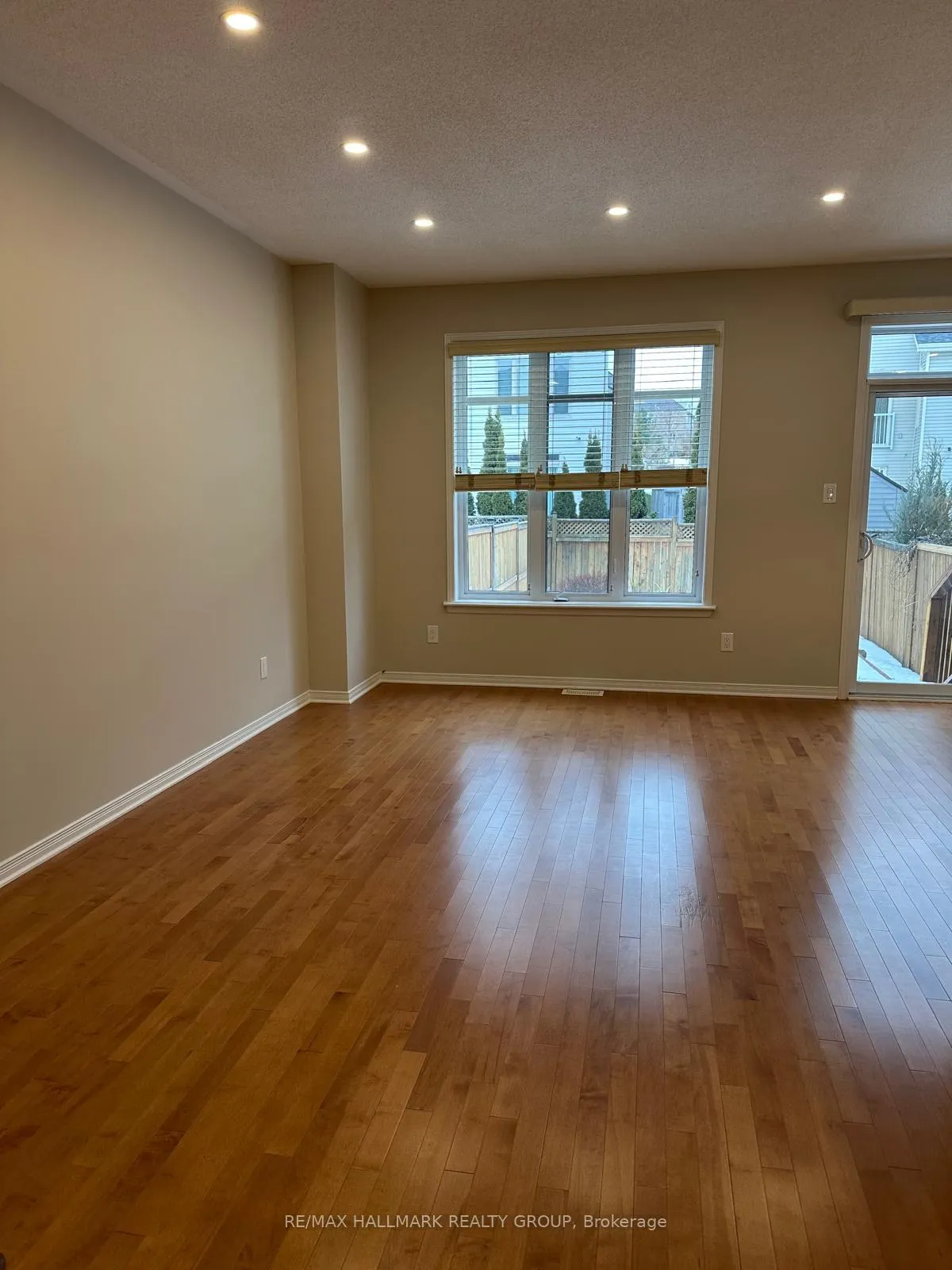 Photo 3 of 252 Badgeley Avenue, Ottawa, Kanata - Kanata Lakes/Heritage Hills — HOMEH