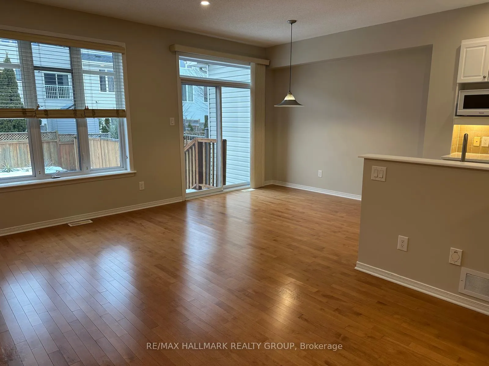 Photo 4 of 252 Badgeley Avenue, Ottawa, Kanata - Kanata Lakes/Heritage Hills — HOMEH