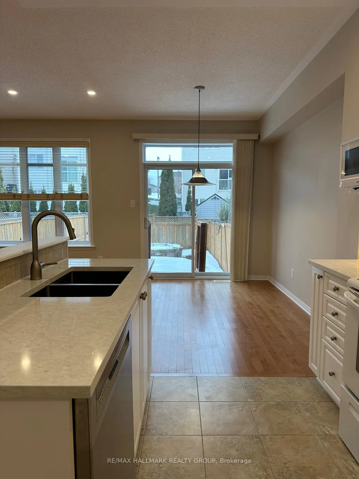 Photo 5 of 252 Badgeley Avenue, Ottawa, Kanata - Kanata Lakes/Heritage Hills — HOMEH