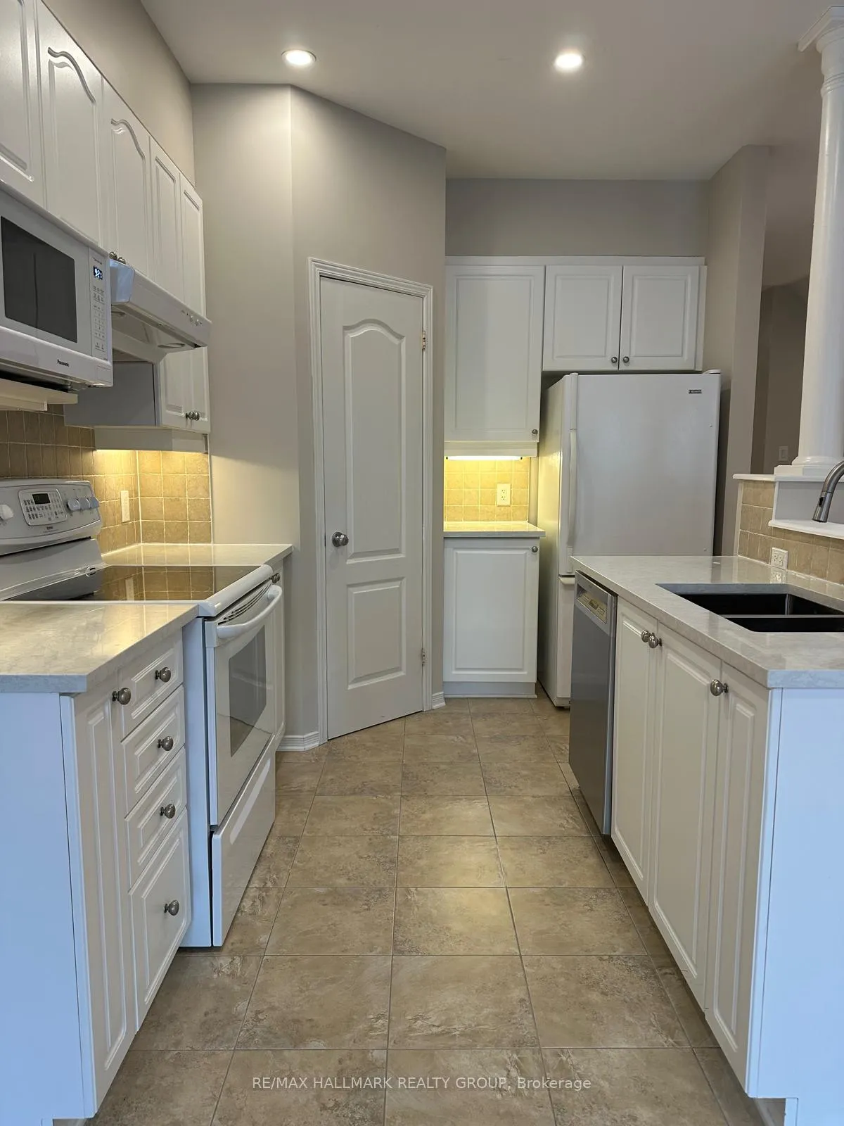 Photo 6 of 252 Badgeley Avenue, Ottawa, Kanata - Kanata Lakes/Heritage Hills — HOMEH