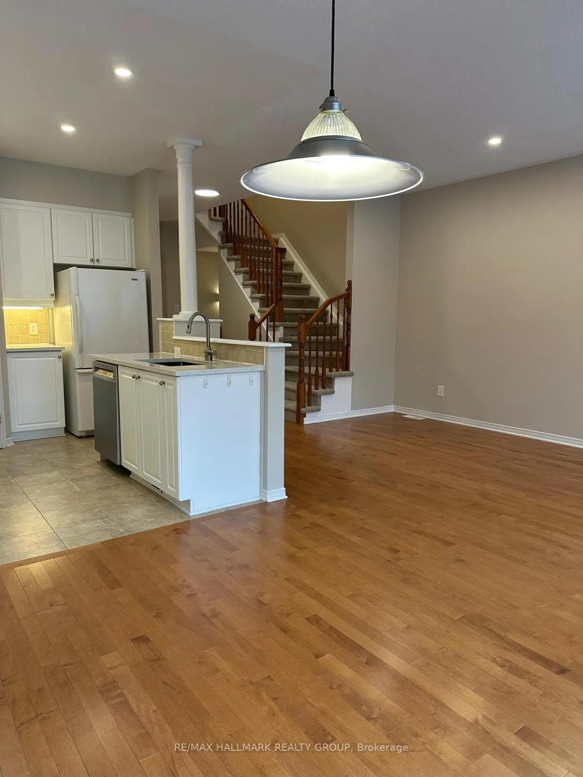 Photo 7 of 252 Badgeley Avenue, Ottawa, Kanata - Kanata Lakes/Heritage Hills — HOMEH