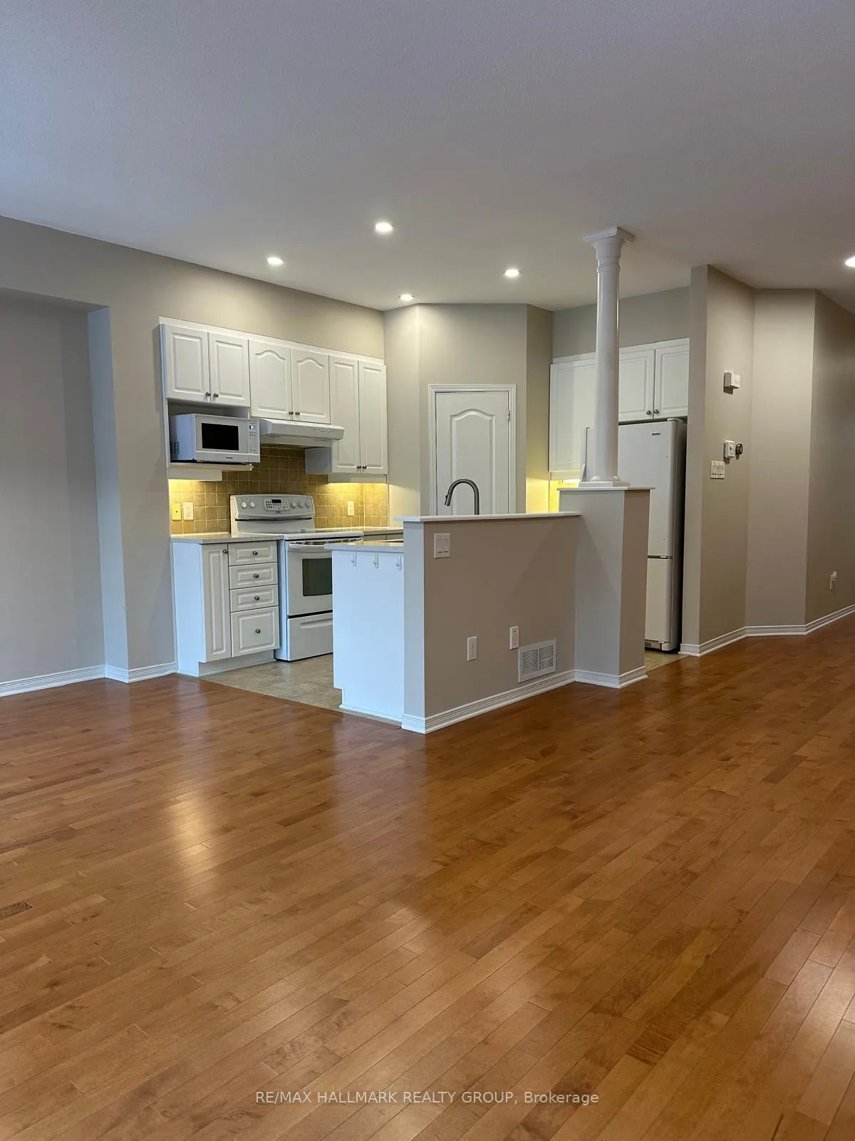 Photo 8 of 252 Badgeley Avenue, Ottawa, Kanata - Kanata Lakes/Heritage Hills — HOMEH