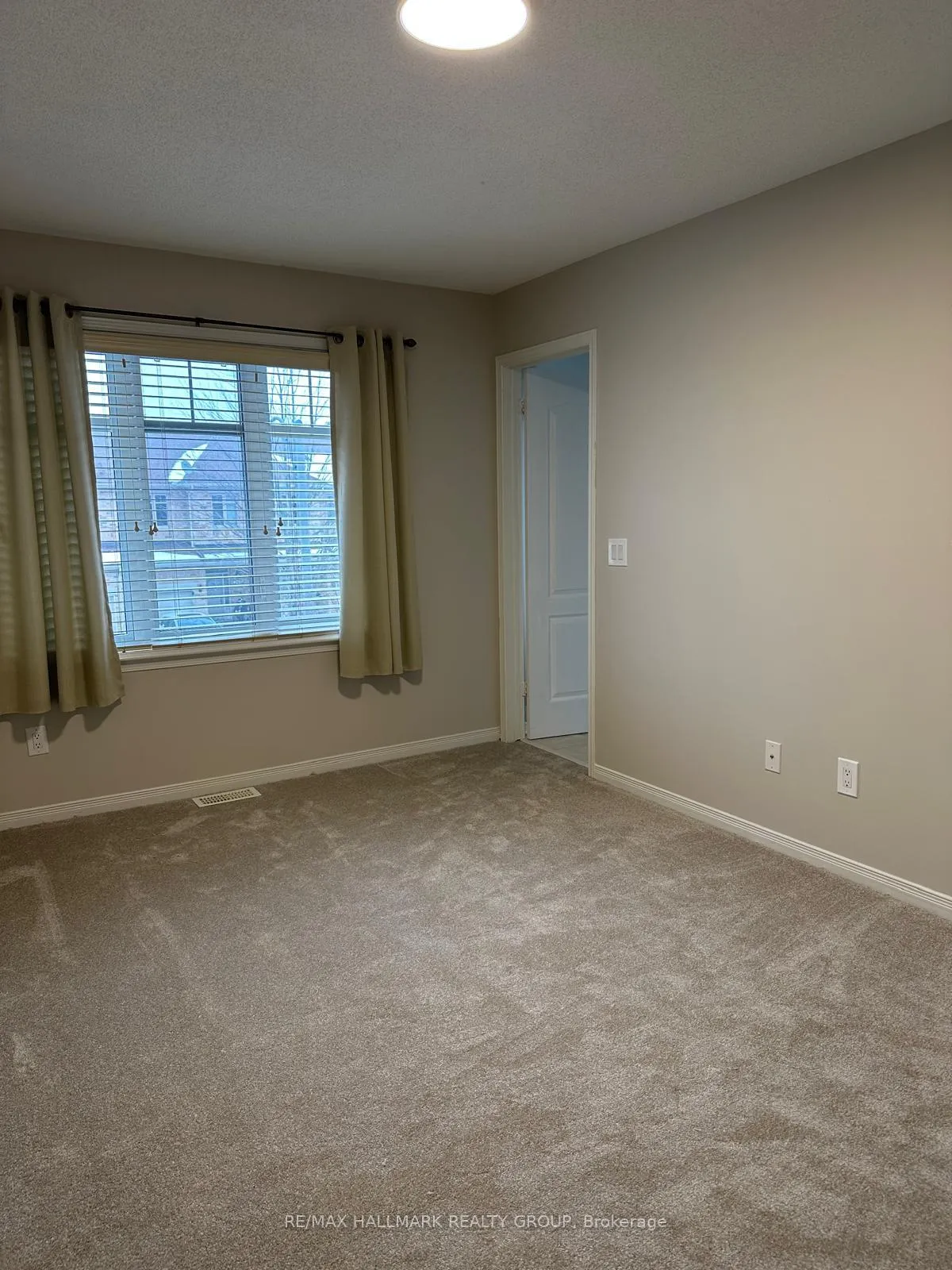 Photo 17 of 252 Badgeley Avenue, Ottawa, Kanata - Kanata Lakes/Heritage Hills — HOMEH