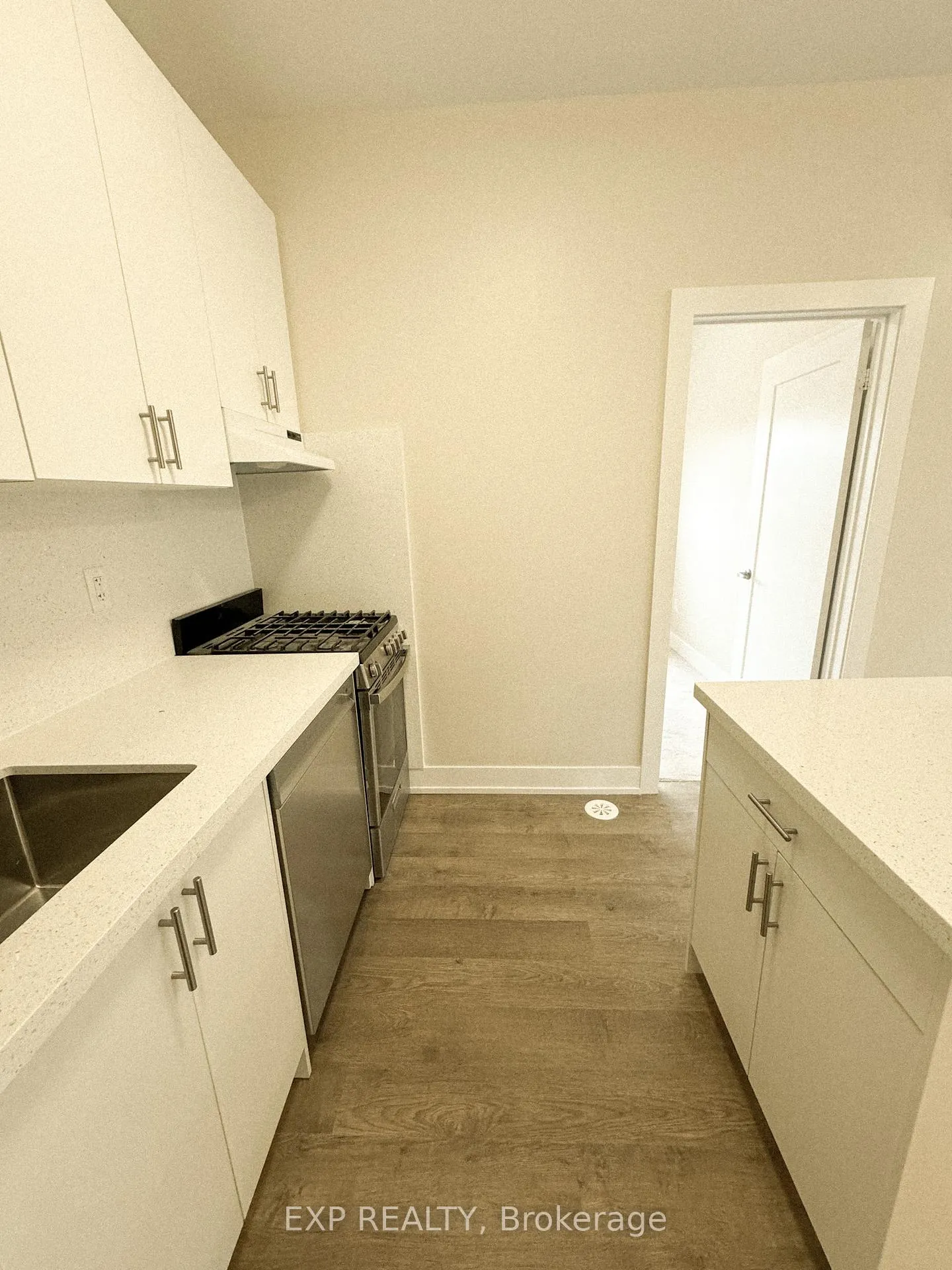Photo 3 of Unit Coach, 7 Sam Priestley Avenue, Markham, Cornell — HOMEH