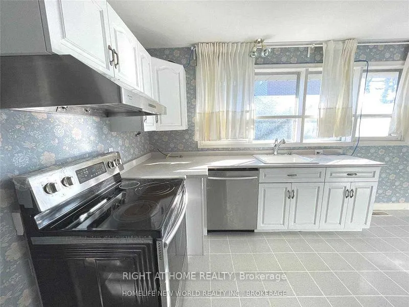 Photo 4 of 28 Jonquil Crescent, Markham, Bullock — HOMEH