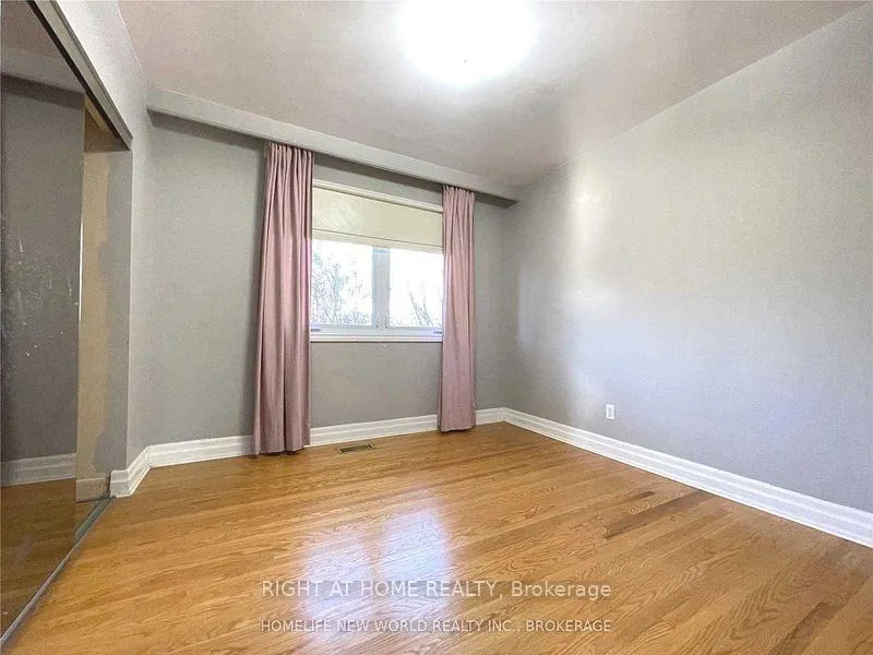 Photo 6 of 28 Jonquil Crescent, Markham, Bullock — HOMEH