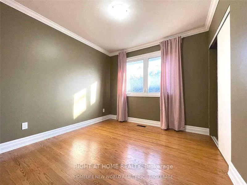 Photo 7 of 28 Jonquil Crescent, Markham, Bullock — HOMEH