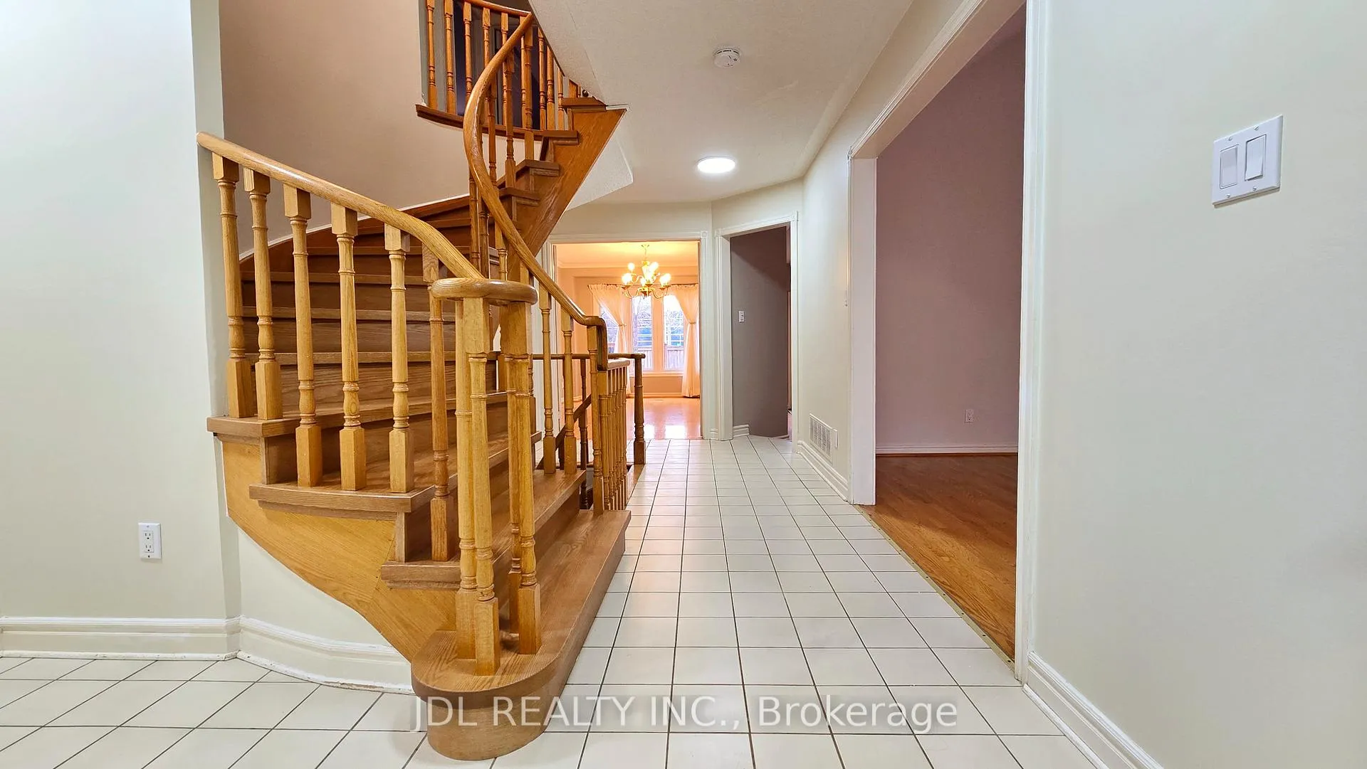 Photo 4 of 23 Barlow Road, Markham, Unionville — HOMEH