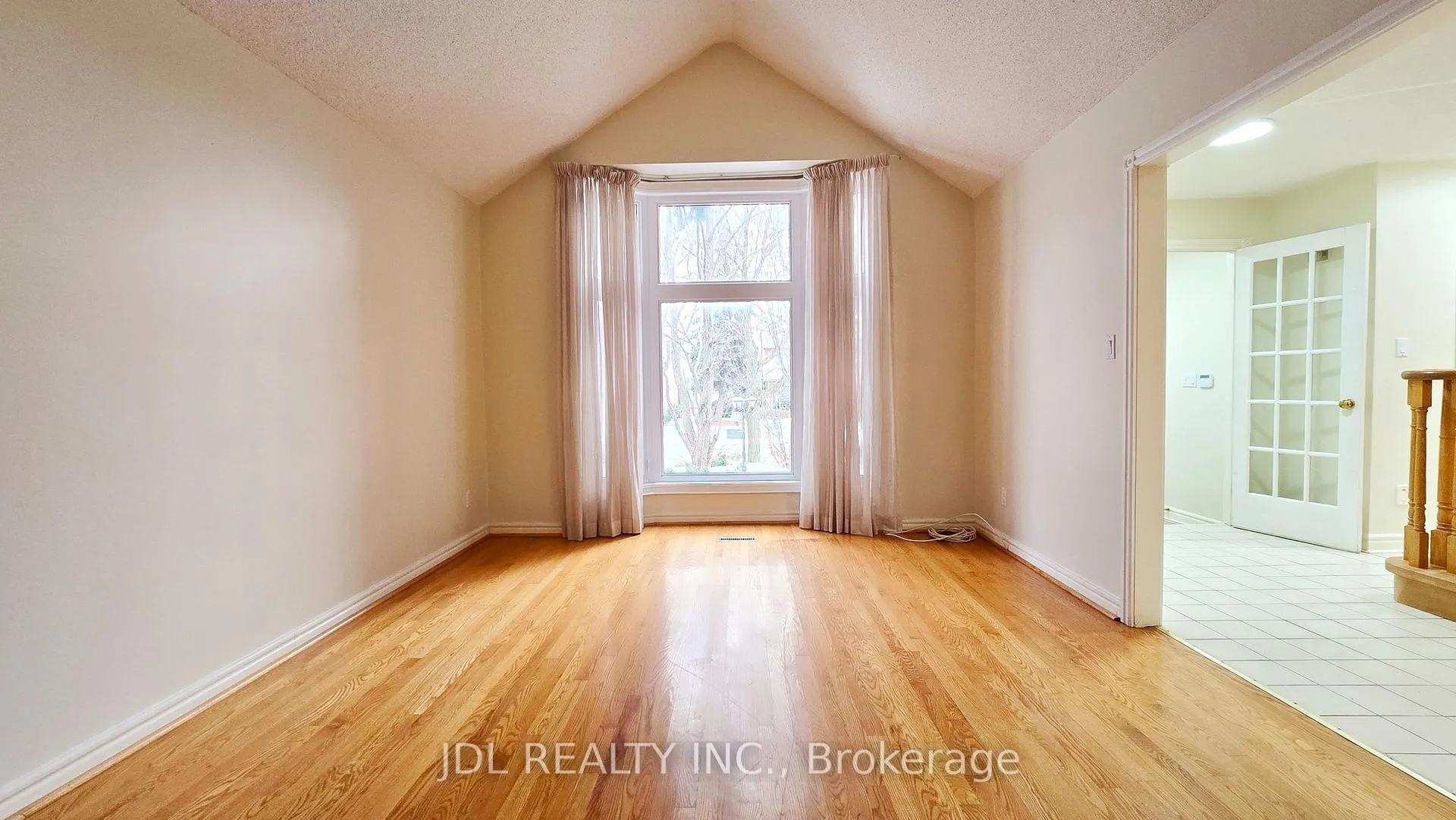 Photo 7 of 23 Barlow Road, Markham, Unionville — HOMEH