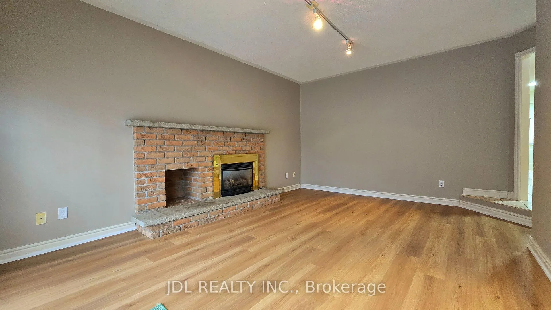 Photo 12 of 23 Barlow Road, Markham, Unionville — HOMEH