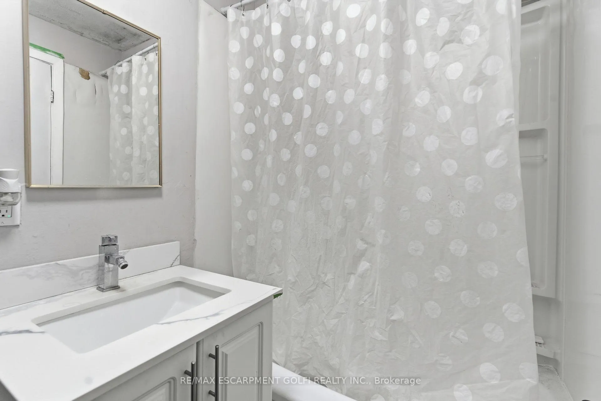 Photo 8 of Unit 2, 5703 Ferry Street, Niagara Falls, Hospital — HOMEH