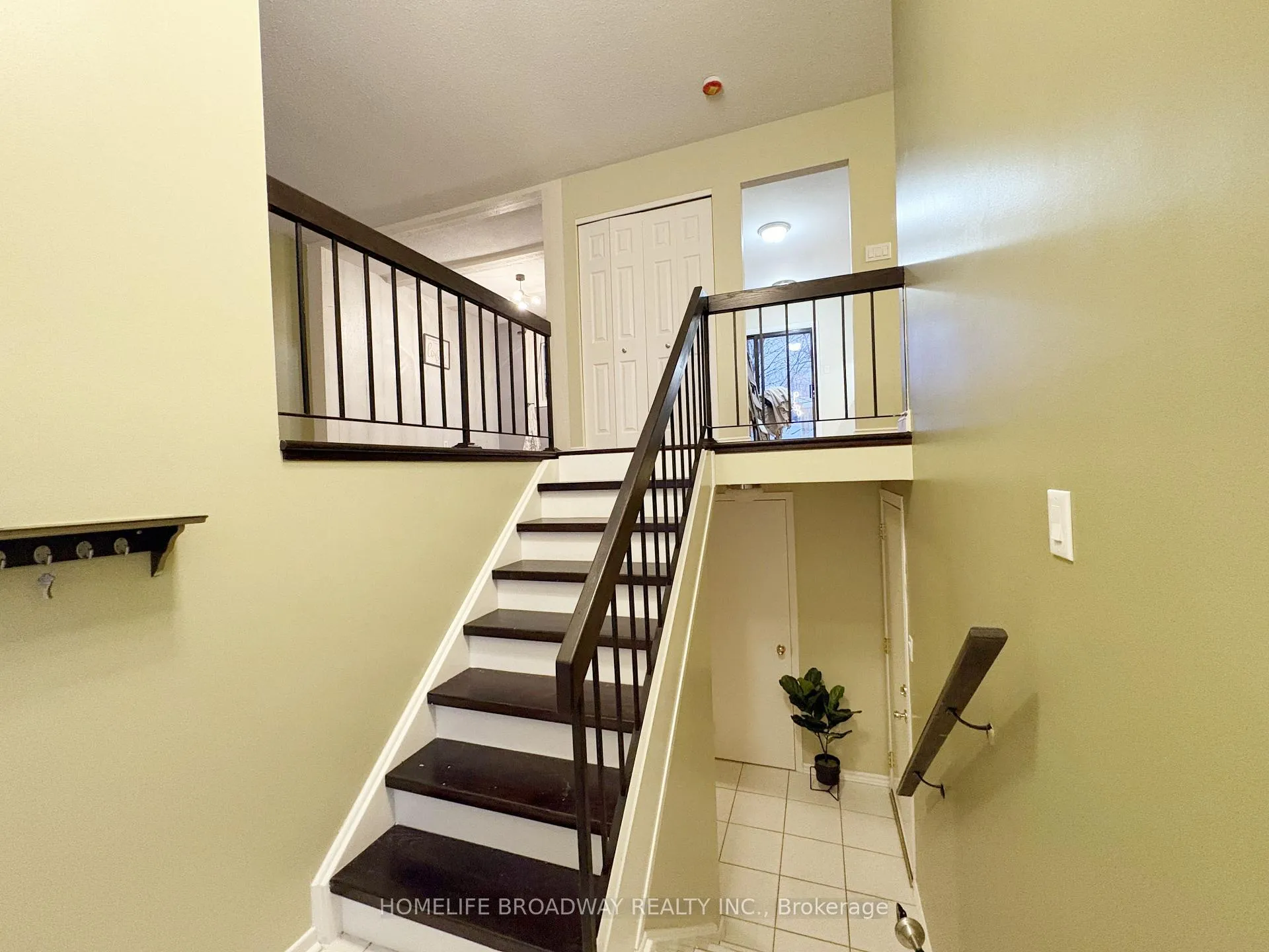 Photo 2 of 7 Barberry Court, Whitby, Lynde Creek — HOMEH