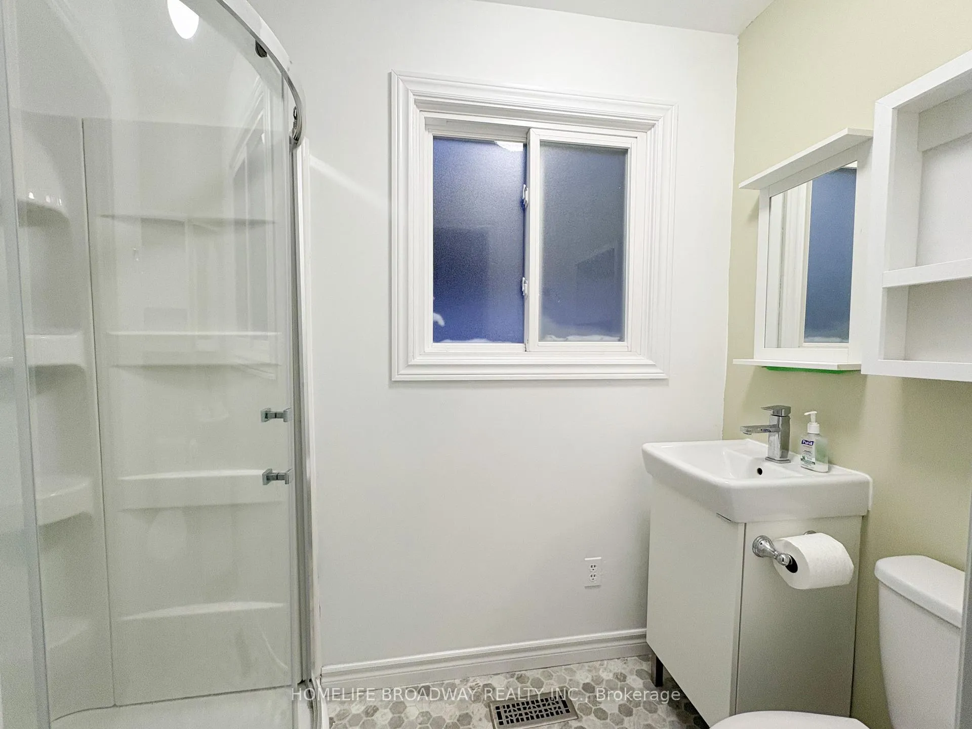 Photo 10 of 7 Barberry Court, Whitby, Lynde Creek — HOMEH