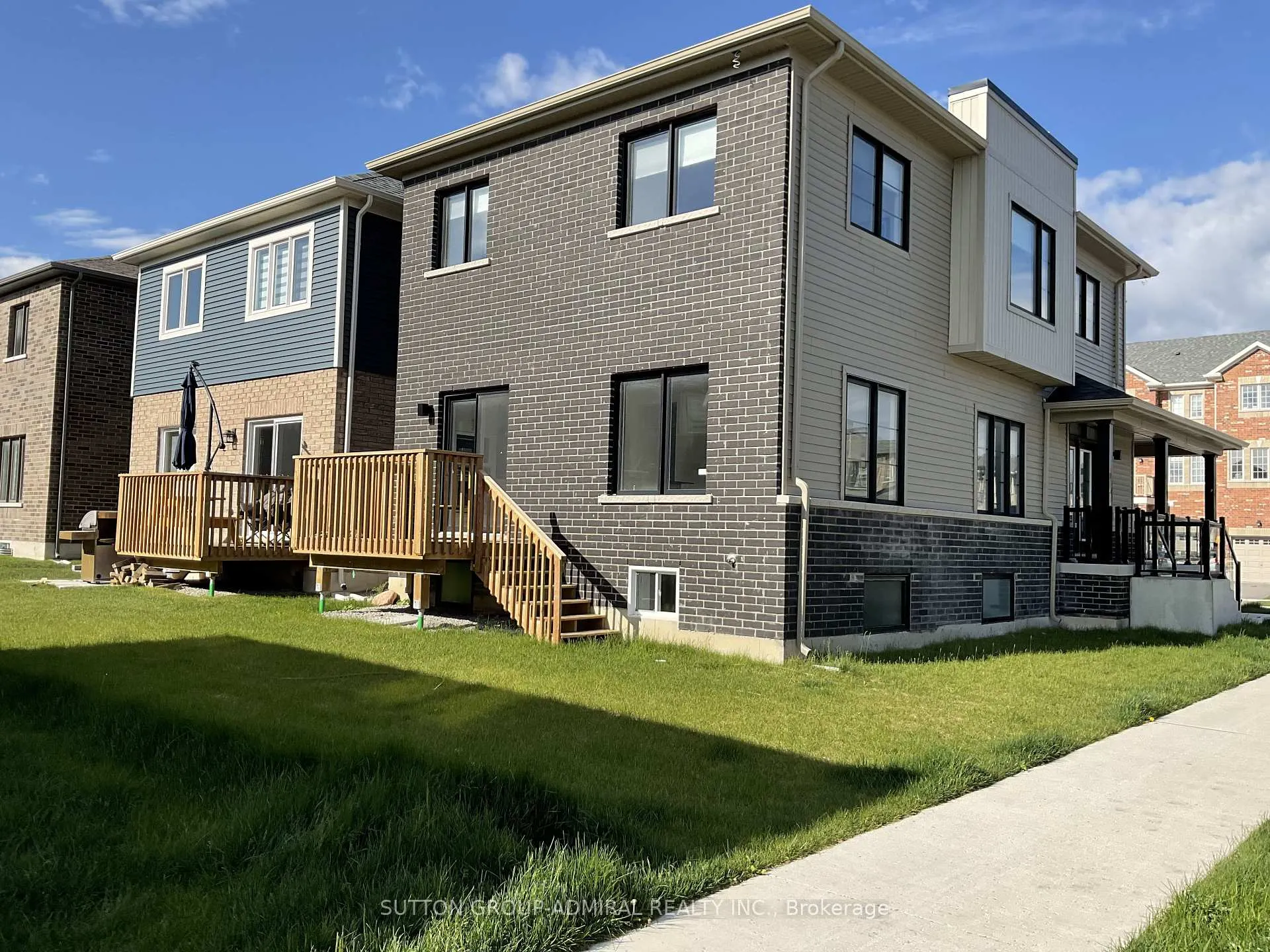 Photo 3 of 66 Harvest Crescent, Barrie, Rural Barrie Southeast — HOMEH