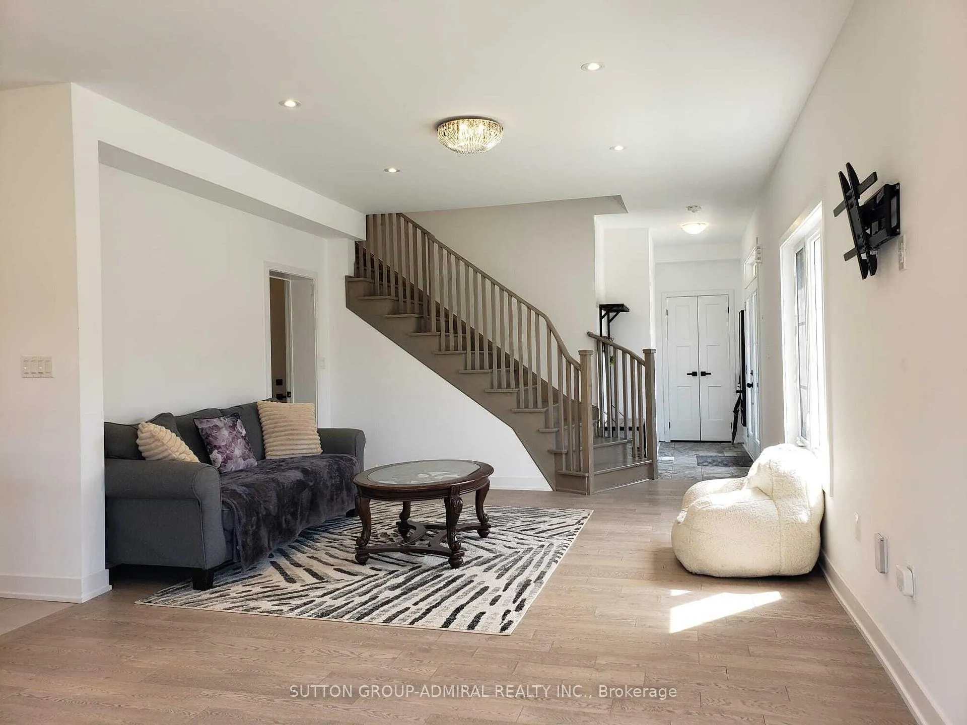 Photo 10 of 66 Harvest Crescent, Barrie, Rural Barrie Southeast — HOMEH