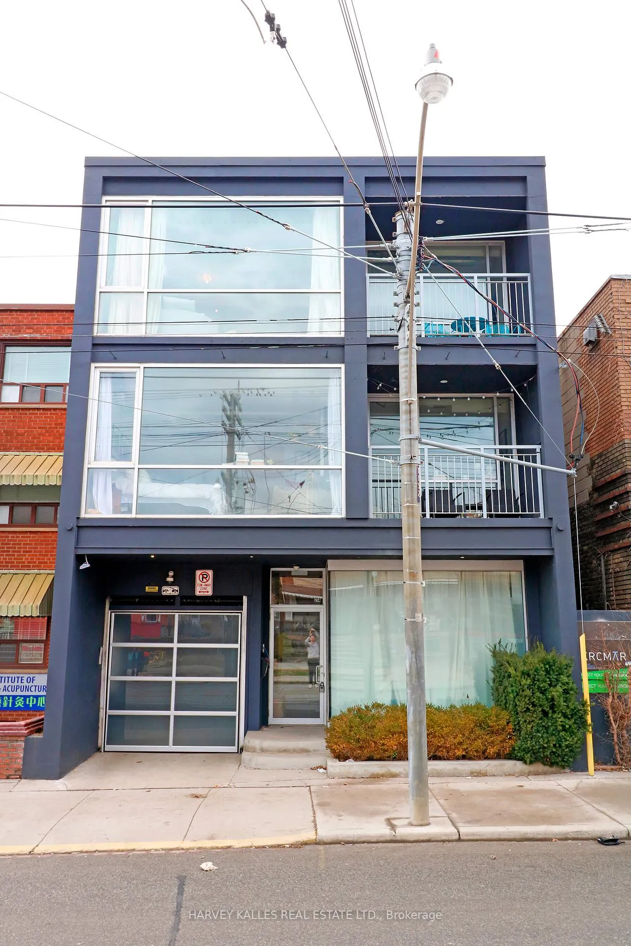 Photo 1 of Unit PH 3B, 214 Bathurst Street, Toronto, Trinity-Bellwoods — HOMEH