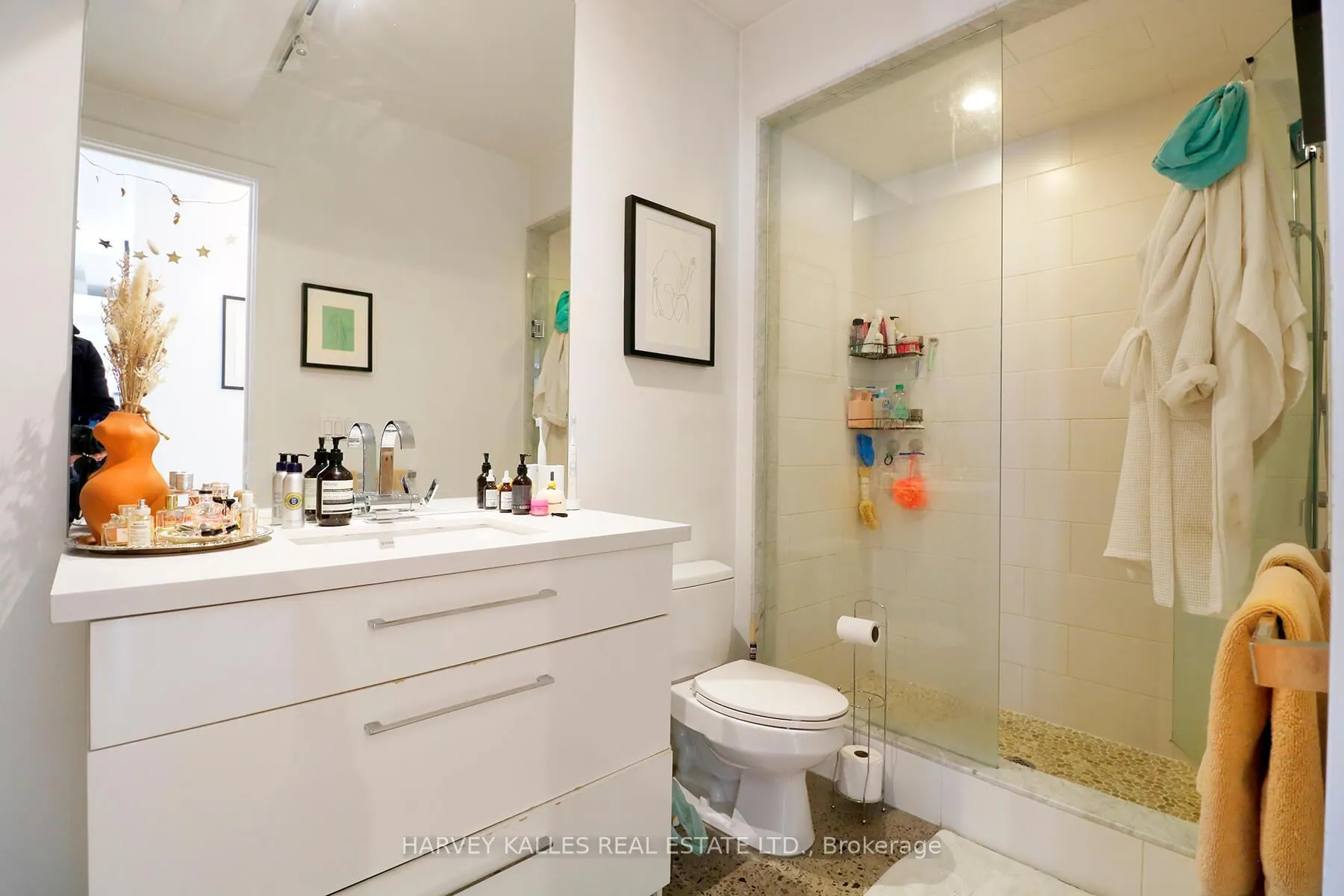 Photo 10 of Unit PH 3B, 214 Bathurst Street, Toronto, Trinity-Bellwoods — HOMEH