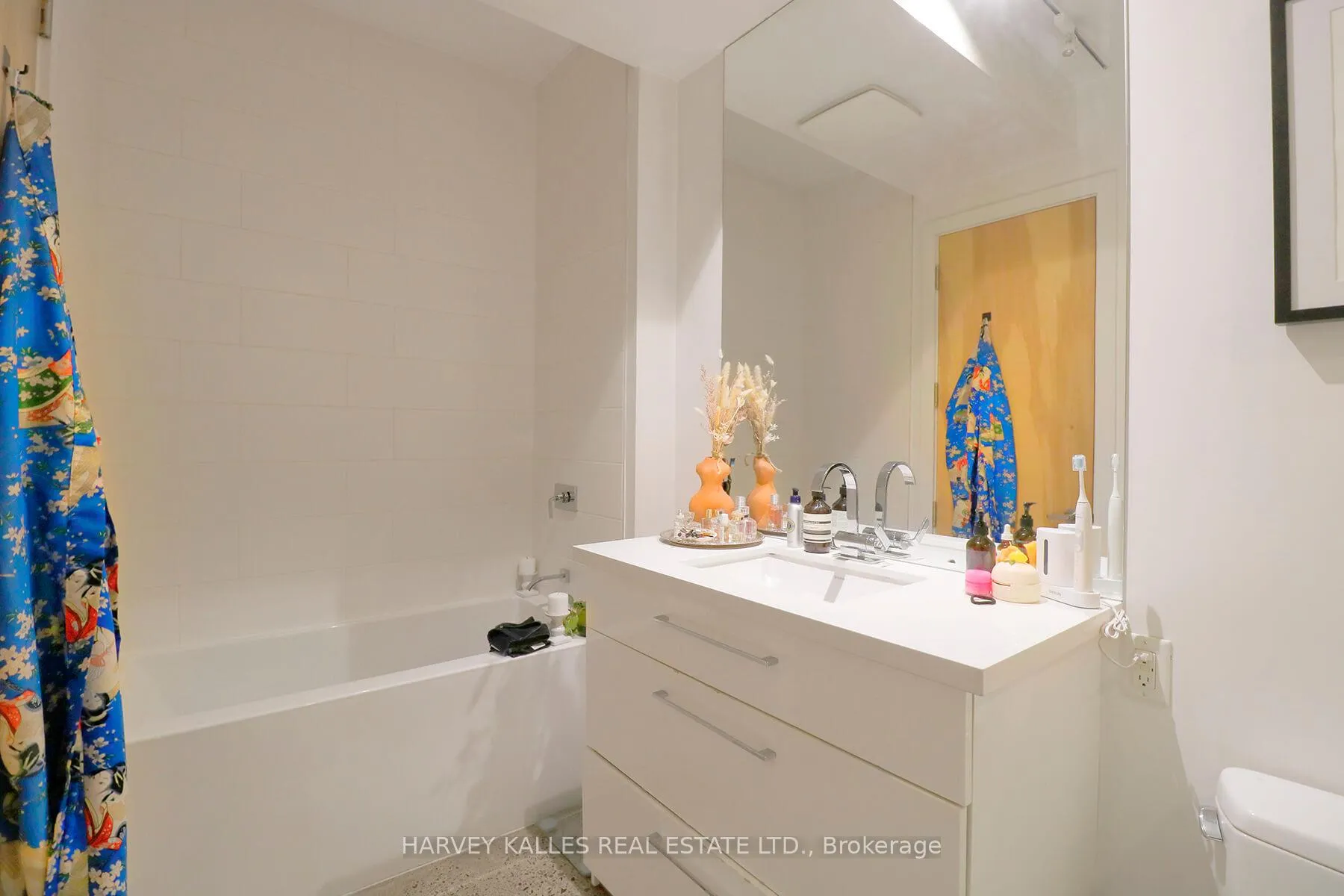Photo 11 of Unit PH 3B, 214 Bathurst Street, Toronto, Trinity-Bellwoods — HOMEH