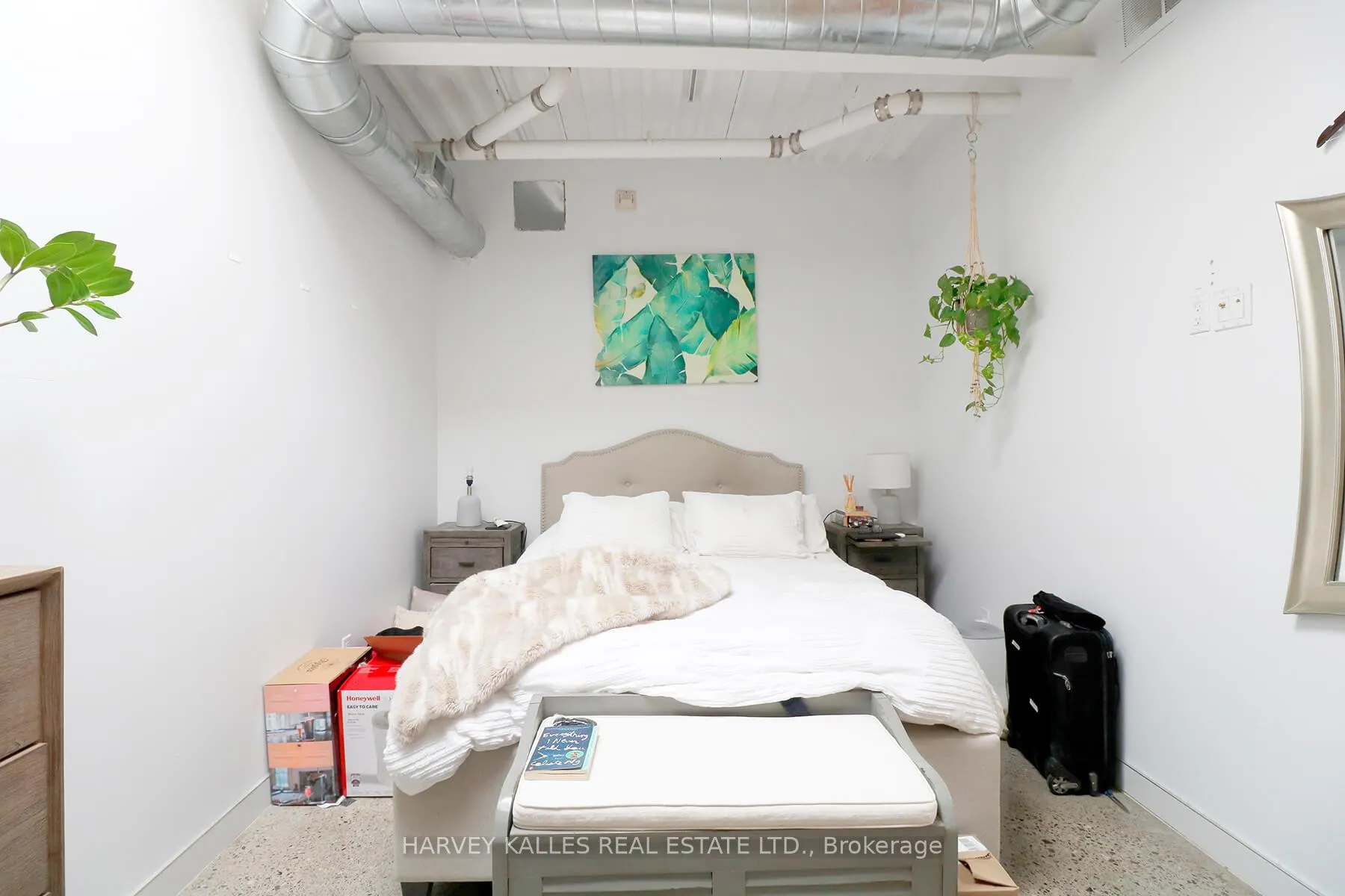 Photo 13 of Unit PH 3B, 214 Bathurst Street, Toronto, Trinity-Bellwoods — HOMEH