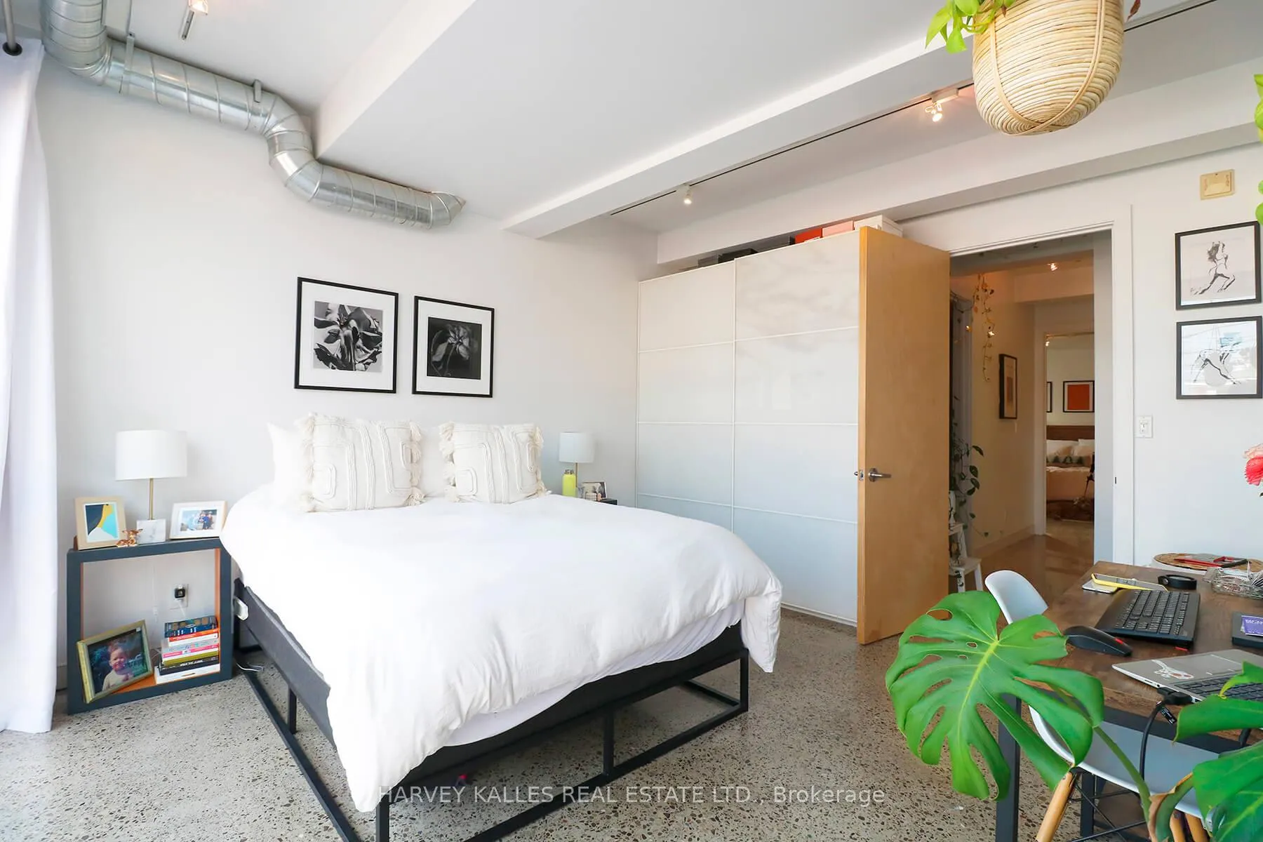 Photo 15 of Unit PH 3B, 214 Bathurst Street, Toronto, Trinity-Bellwoods — HOMEH
