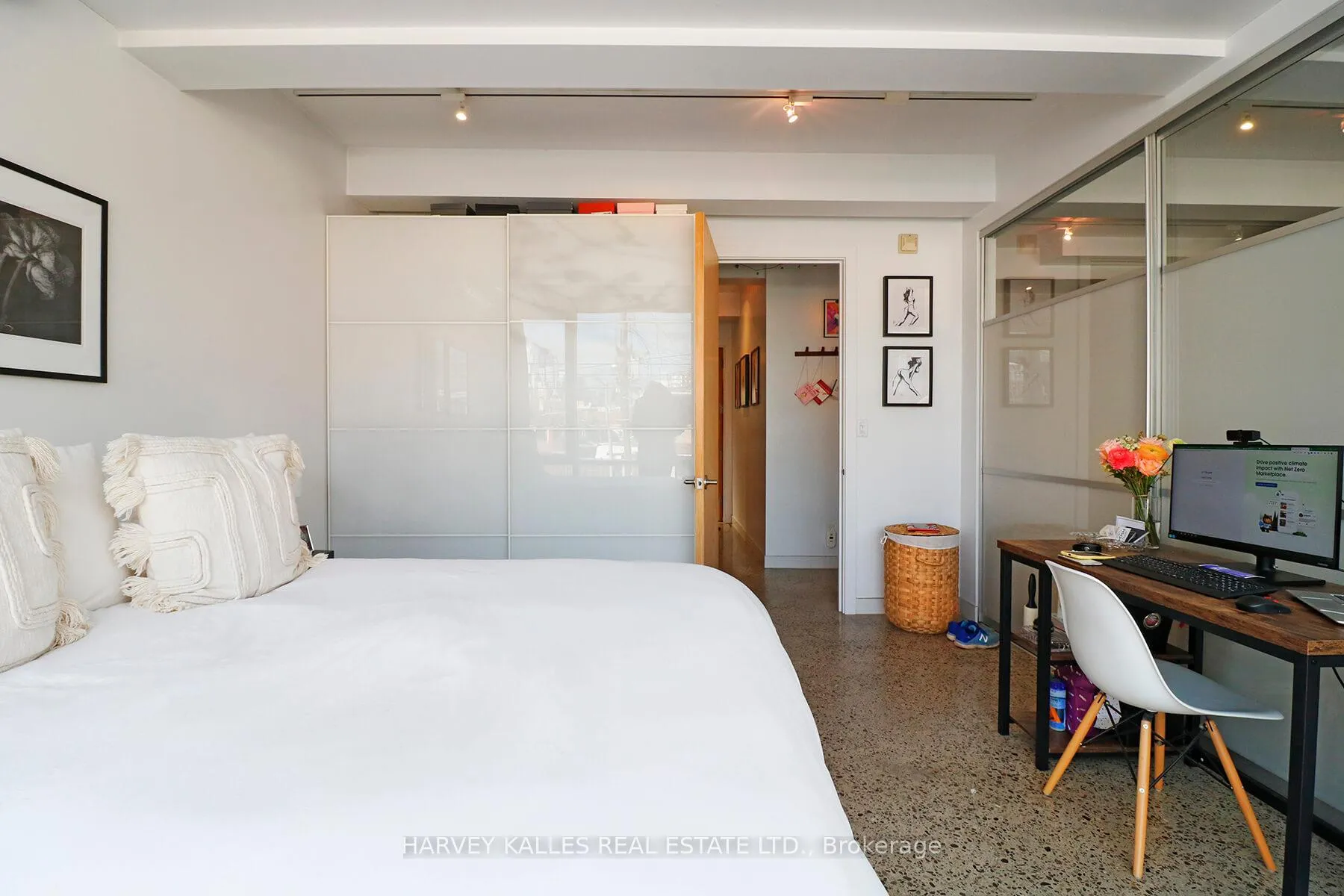 Photo 16 of Unit PH 3B, 214 Bathurst Street, Toronto, Trinity-Bellwoods — HOMEH