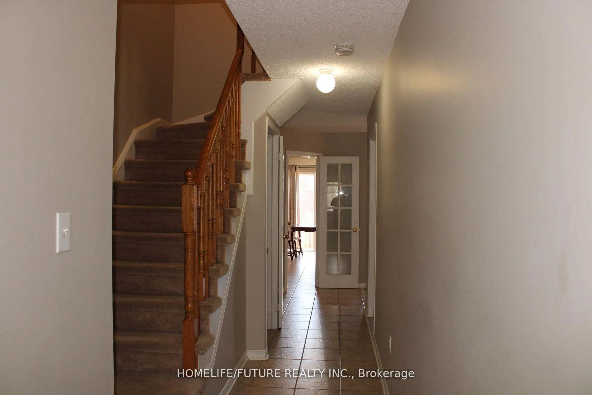 Photo 4 of 33 Tara Crescent, Markham, Cedarwood — HOMEH