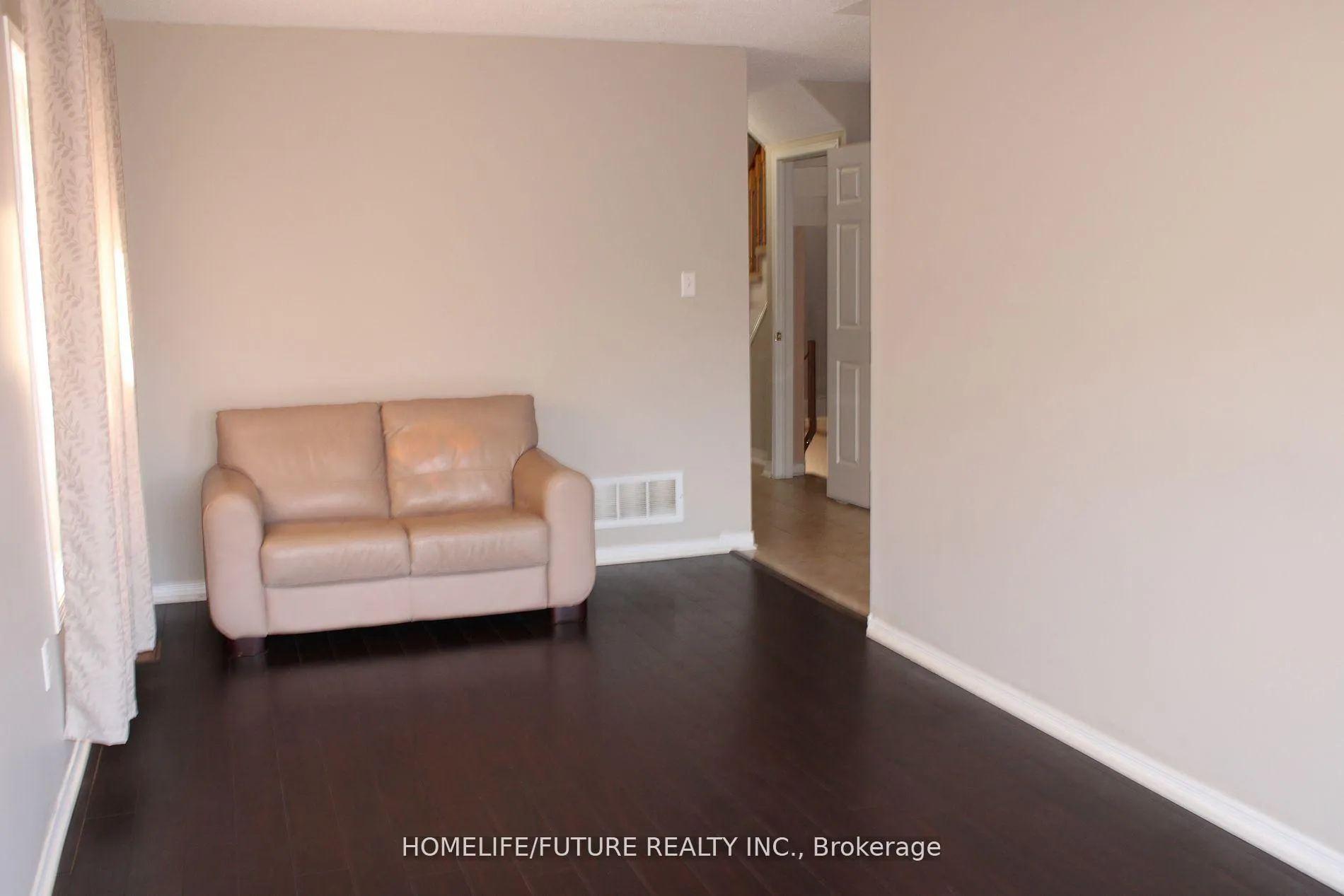 Photo 5 of 33 Tara Crescent, Markham, Cedarwood — HOMEH