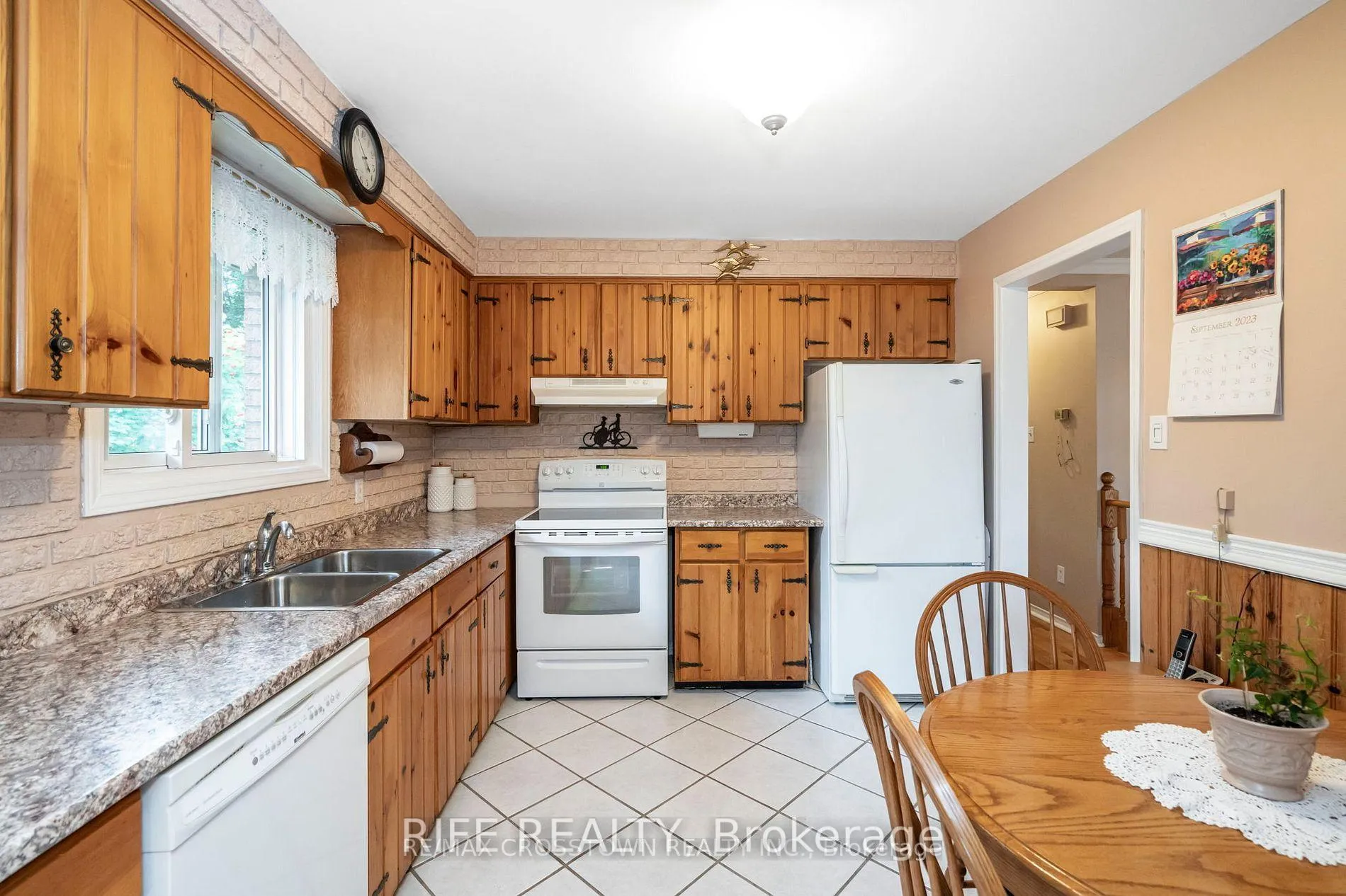 Photo 9 of 27 Janice Drive, Barrie, Sunnidale — HOMEH