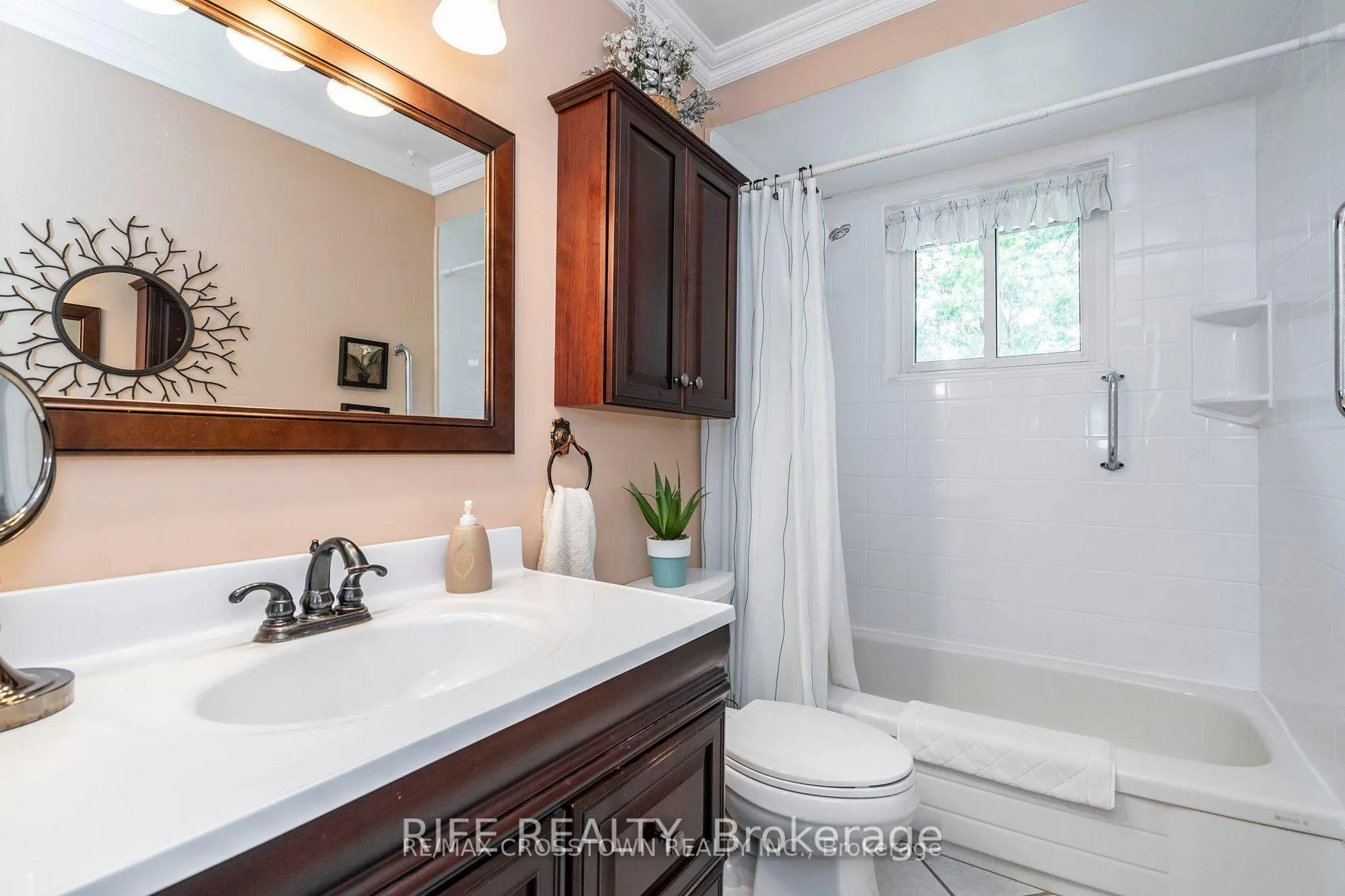 Photo 13 of 27 Janice Drive, Barrie, Sunnidale — HOMEH