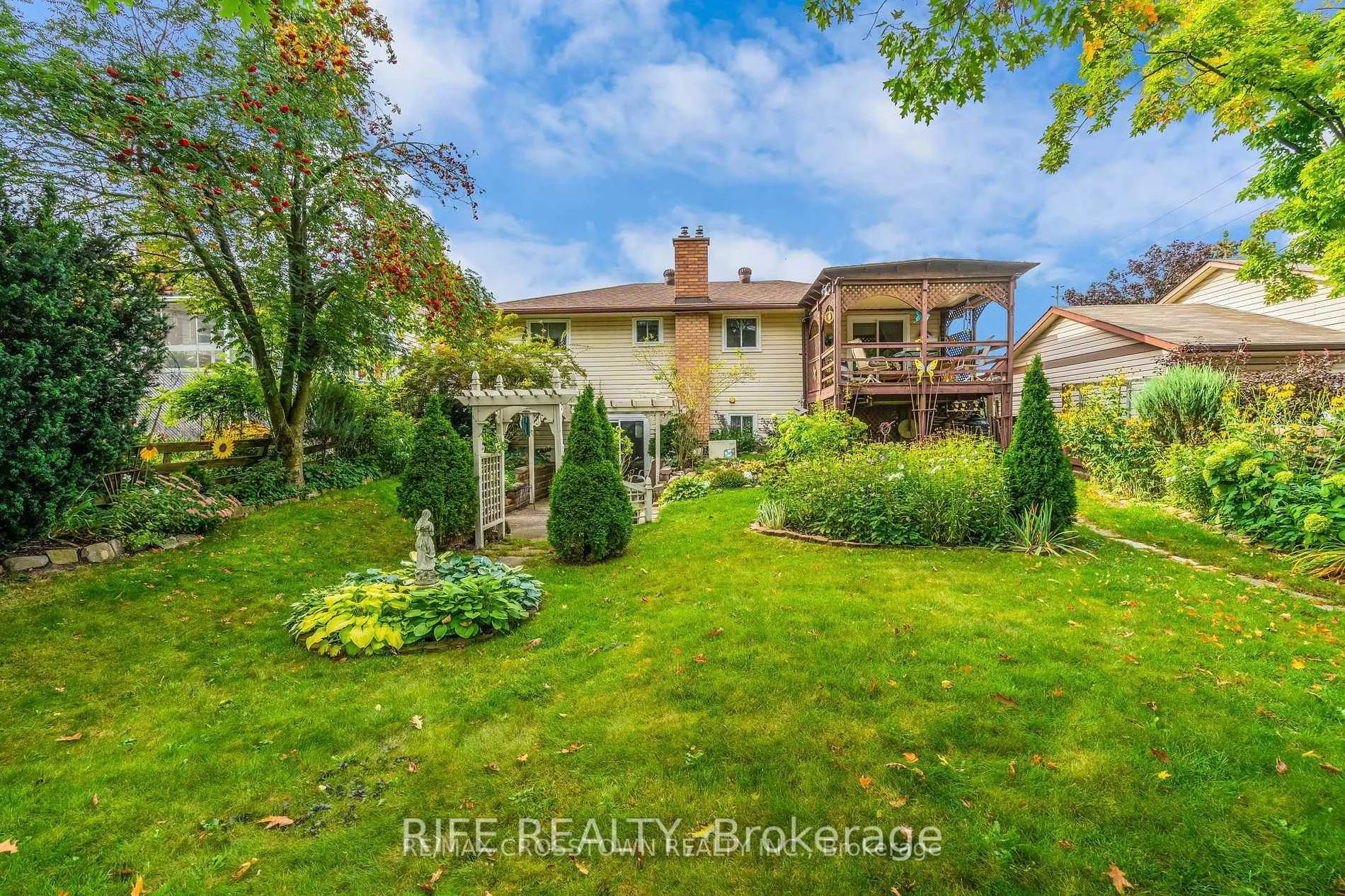 Photo 21 of 27 Janice Drive, Barrie, Sunnidale — HOMEH