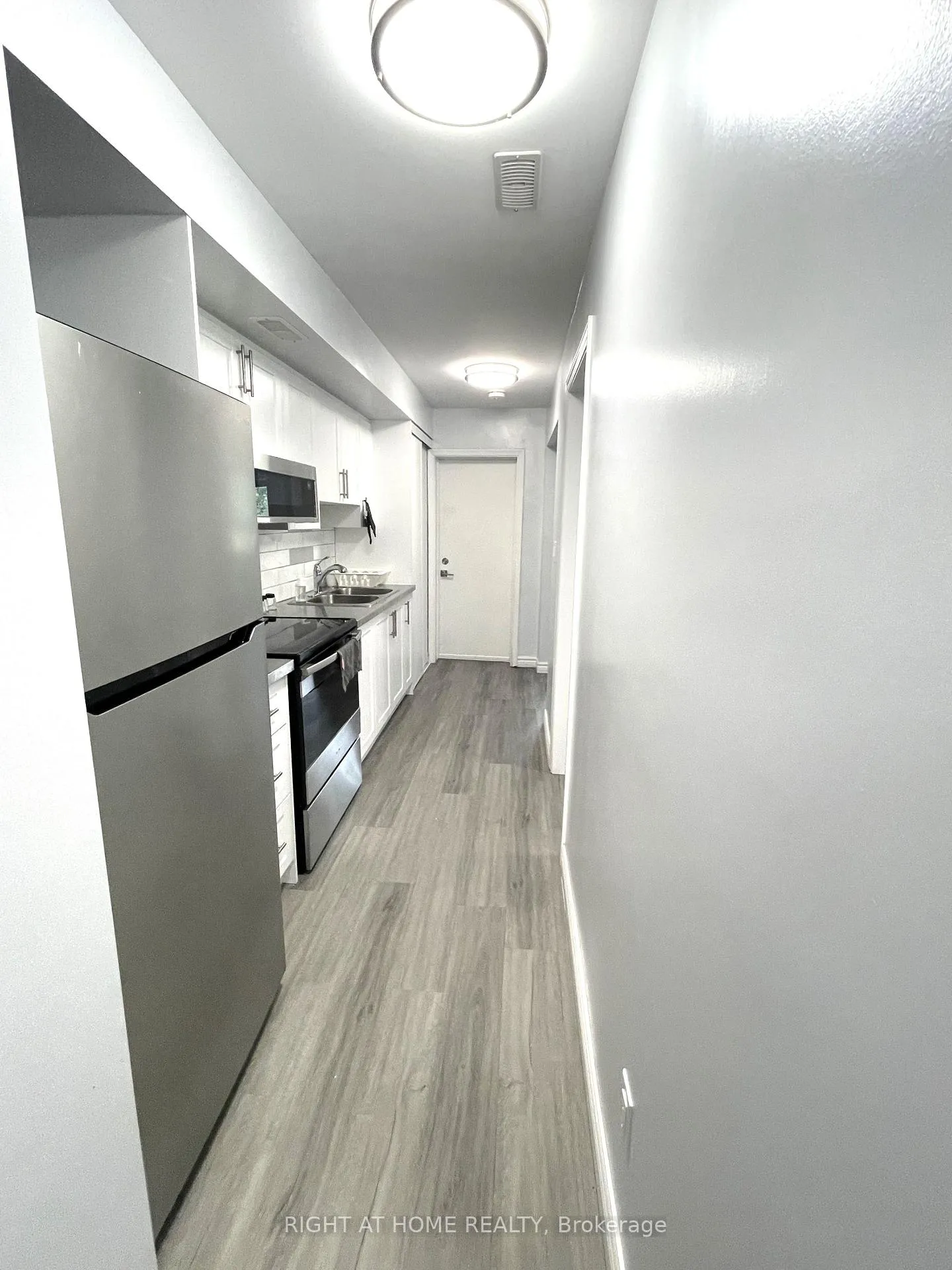 Photo 4 of Unit 1, 31A Frankdale Avenue E, Toronto, Danforth Village-East York — HOMEH