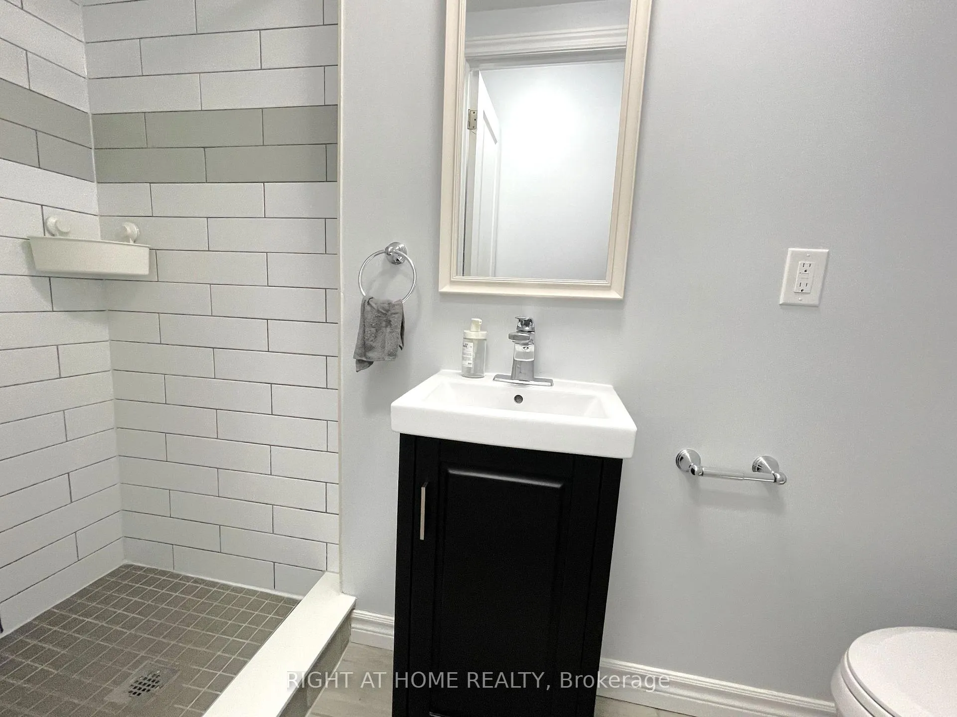 Photo 8 of Unit 1, 31A Frankdale Avenue E, Toronto, Danforth Village-East York — HOMEH