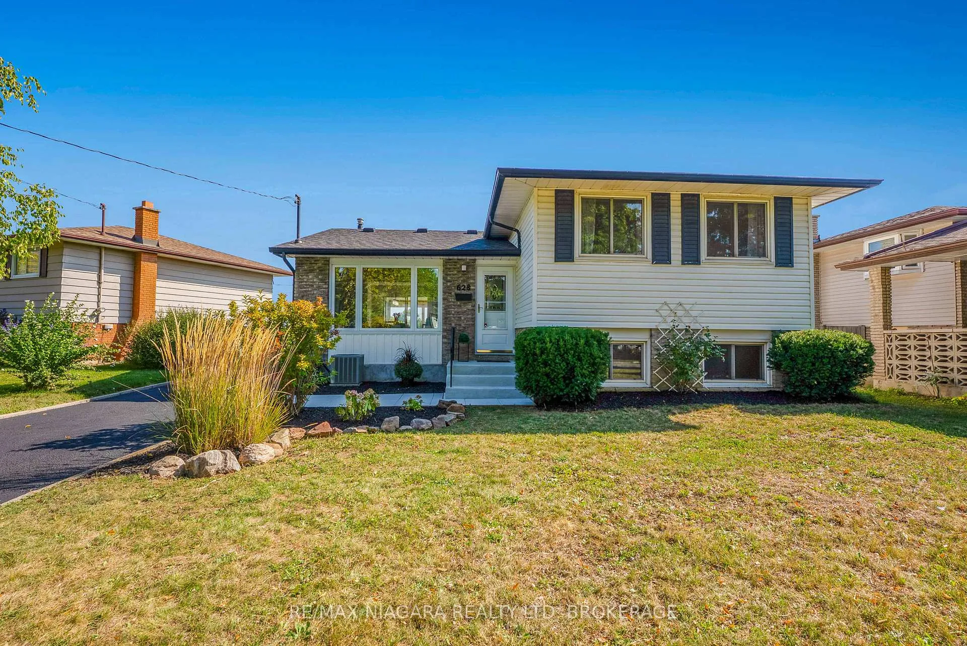 Photo 2 of 628 Bunting Road, St. Catharines, Bunting/Linwell — HOMEH